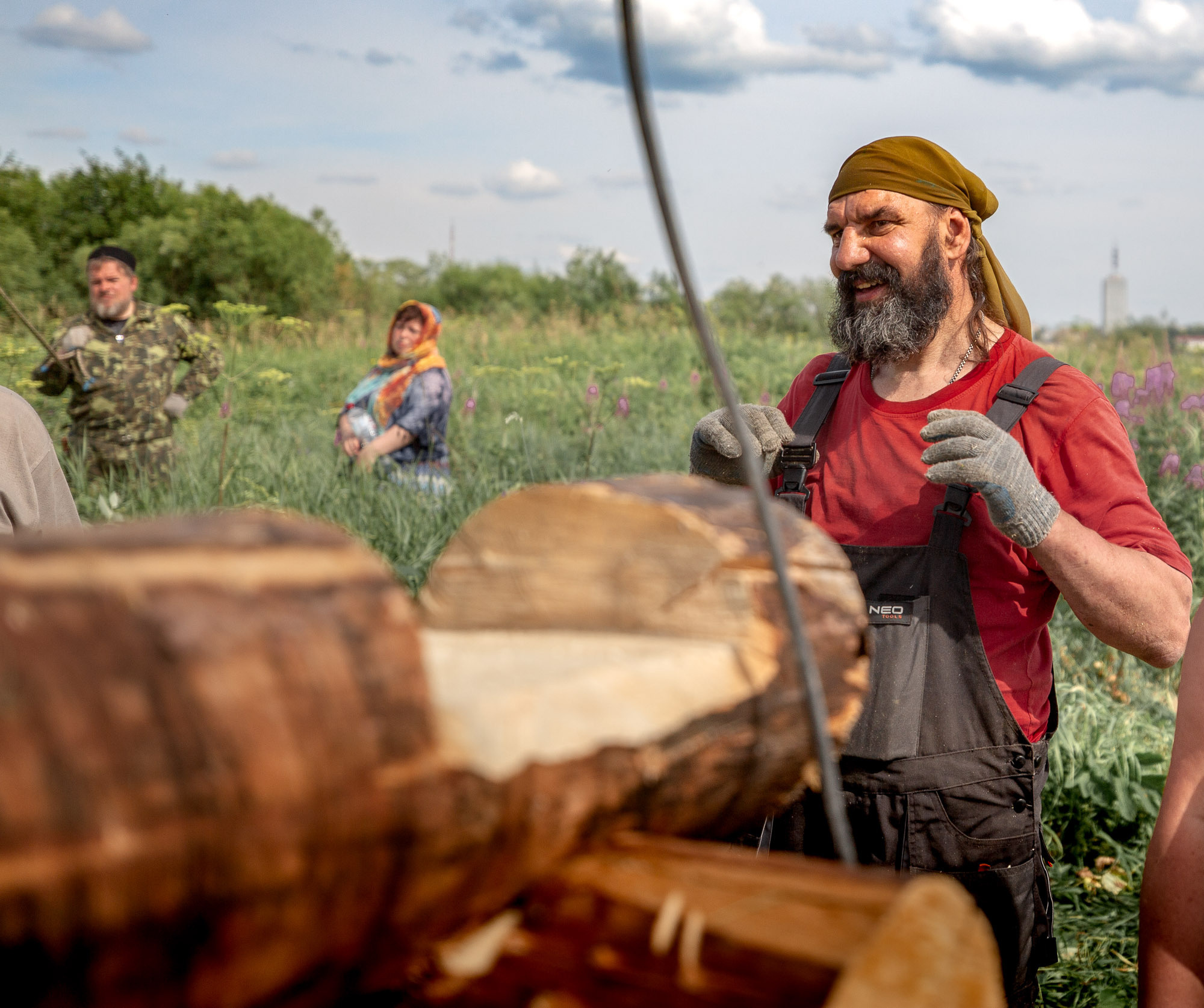 Воздвижение поклонного креста. Кегостров. Фотограф — путешественник Светлана Романовская