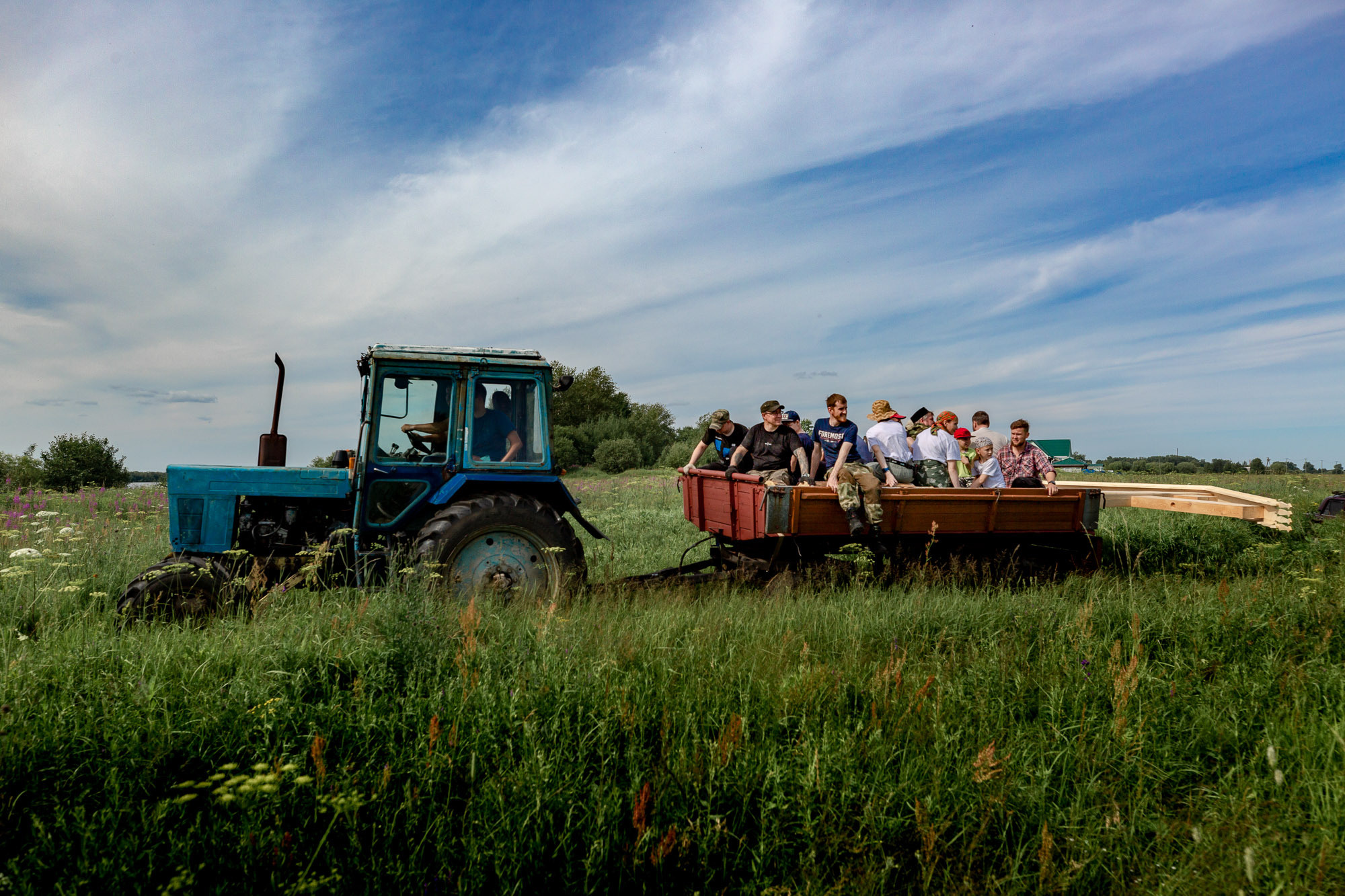 Воздвижение поклонного креста. Кегостров. Фотограф — путешественник Светлана Романовская