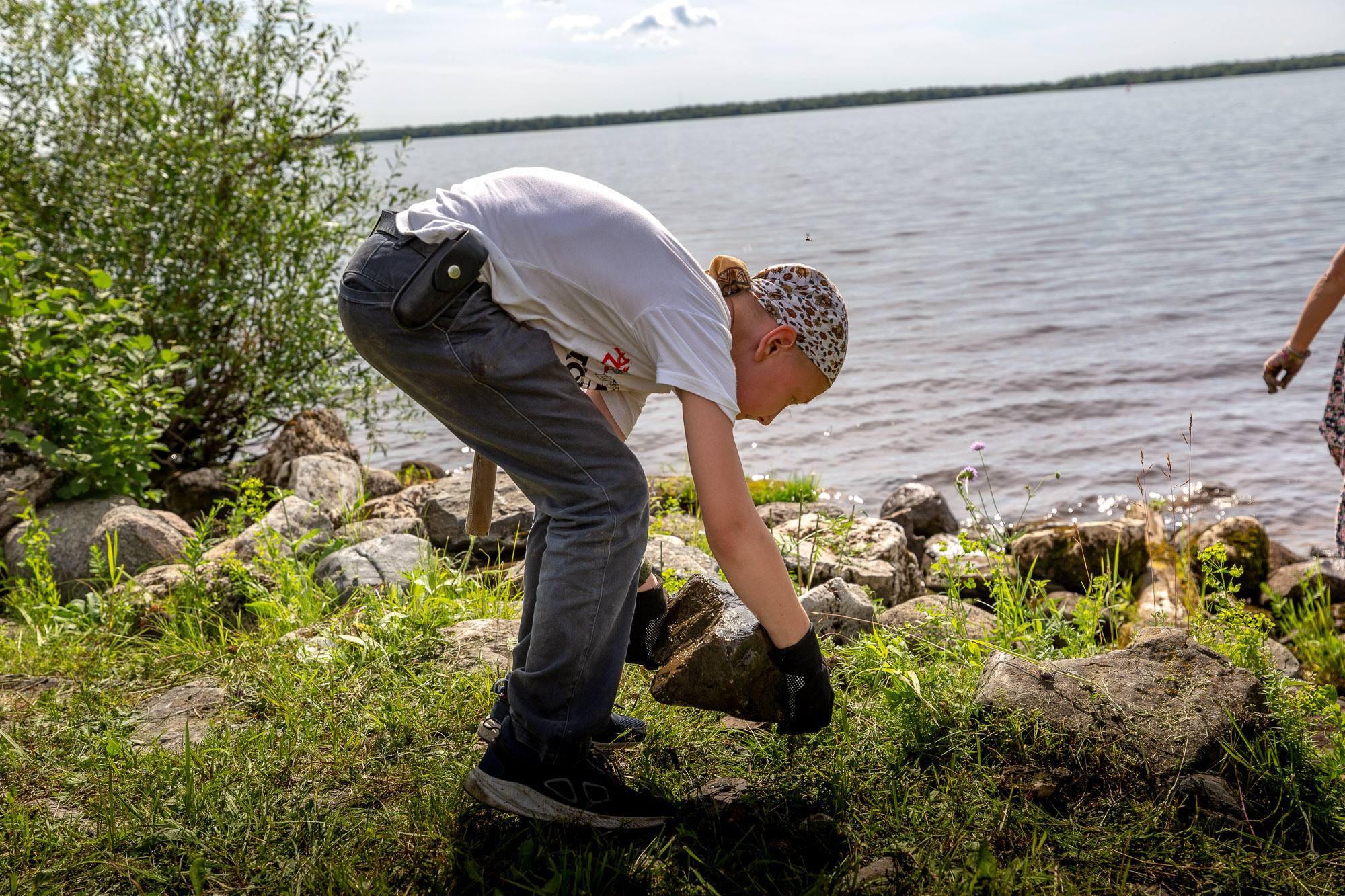 Воздвижение поклонного креста. Кегостров. Фотограф — путешественник Светлана Романовская