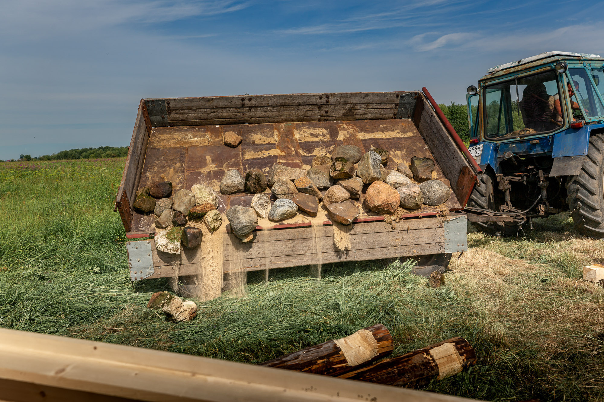 Воздвижение поклонного креста. Кегостров. Фотограф — путешественник Светлана Романовская