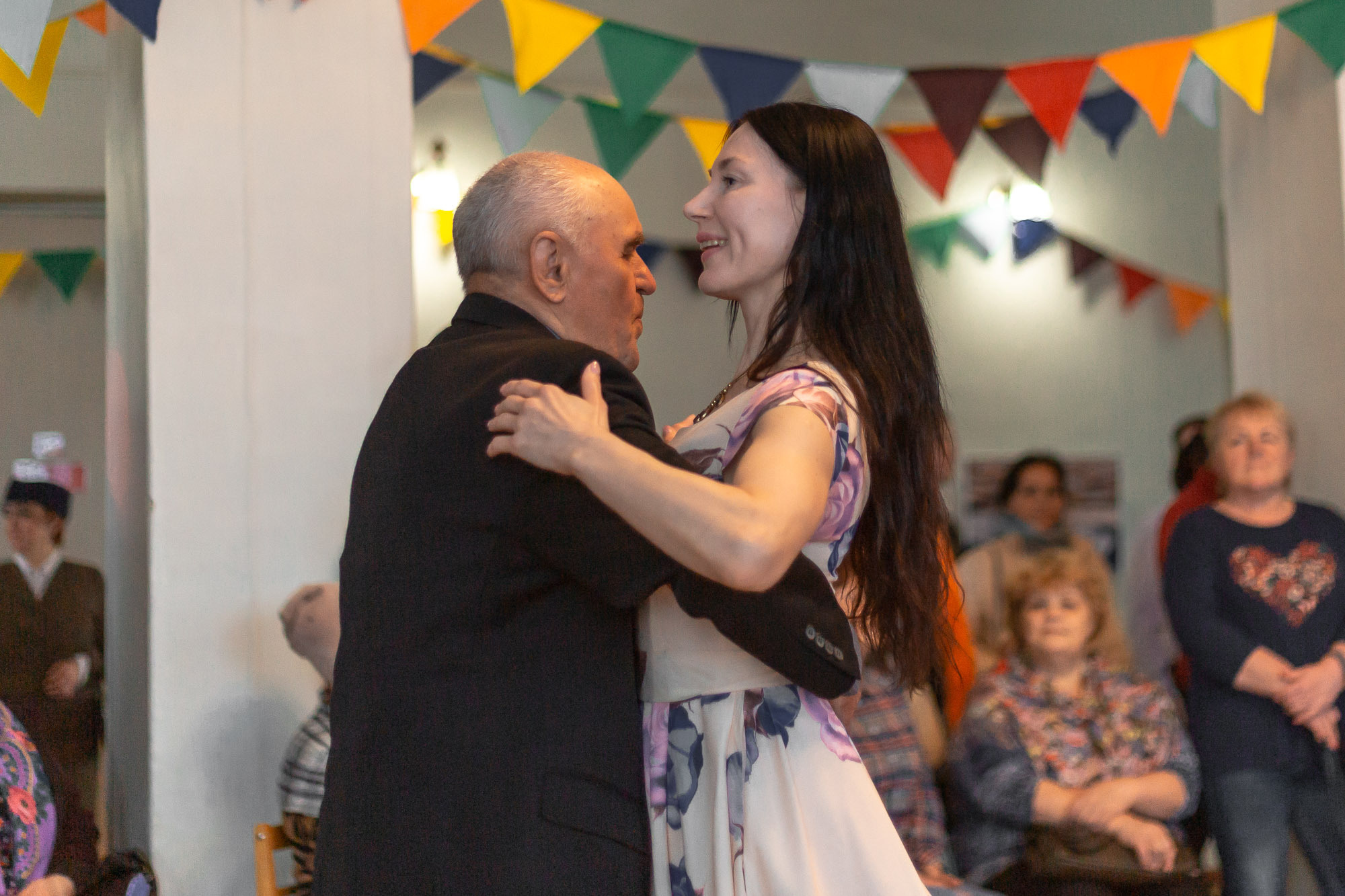 Ретро-танцы 8 мая 2022 г. ДОФ. Фотограф — путешественник Светлана Романовская