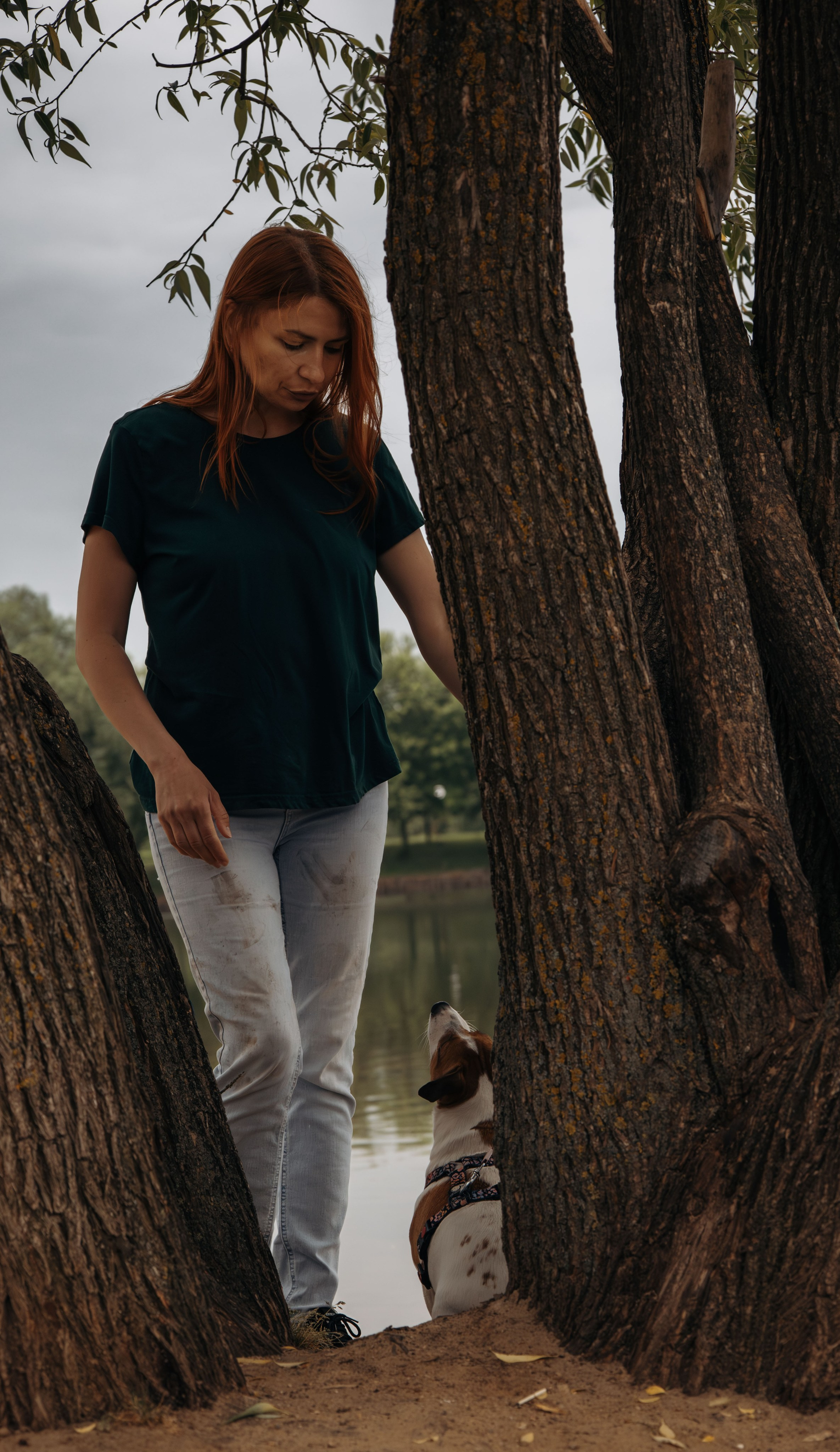 Моя маленькая спутница: Банни и Настя в Южнобутовском парке. Фотограф-анималист в Москве Екатерина Тихонова