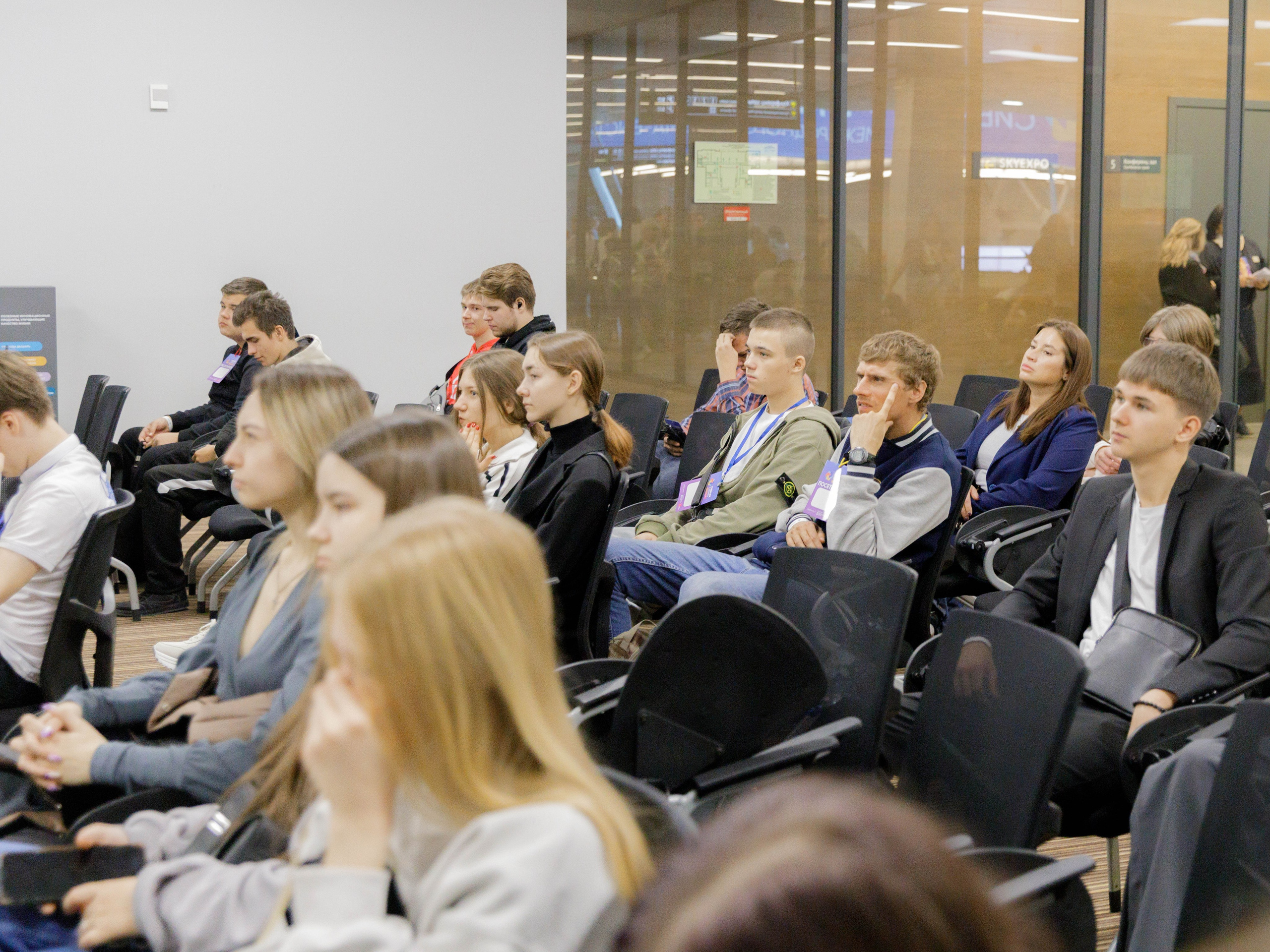 Семинары в рамках фестиваля беспилотных летательный аппаратов. Экспоцентр. Репортажный фотограф в Новосибирске Алена Помазунова