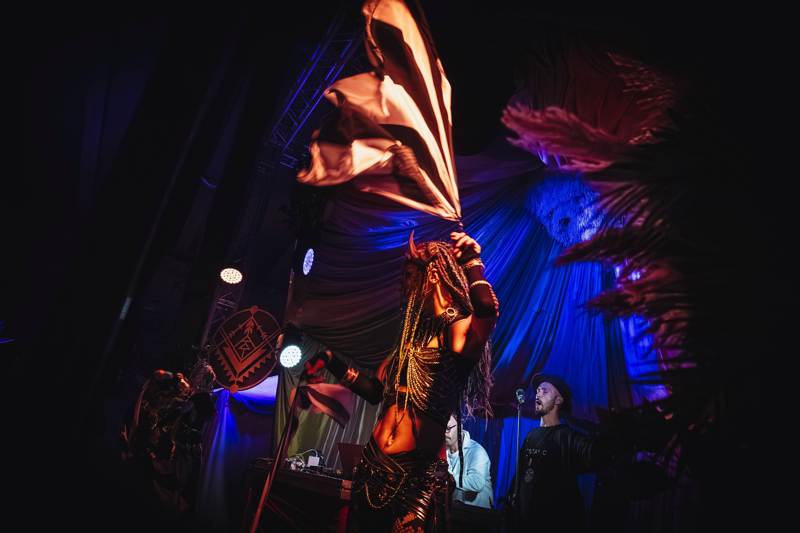 съемка сделать фото фотостудия услуги фотографа фотограф на свадьбу порно 365 новый год праздники