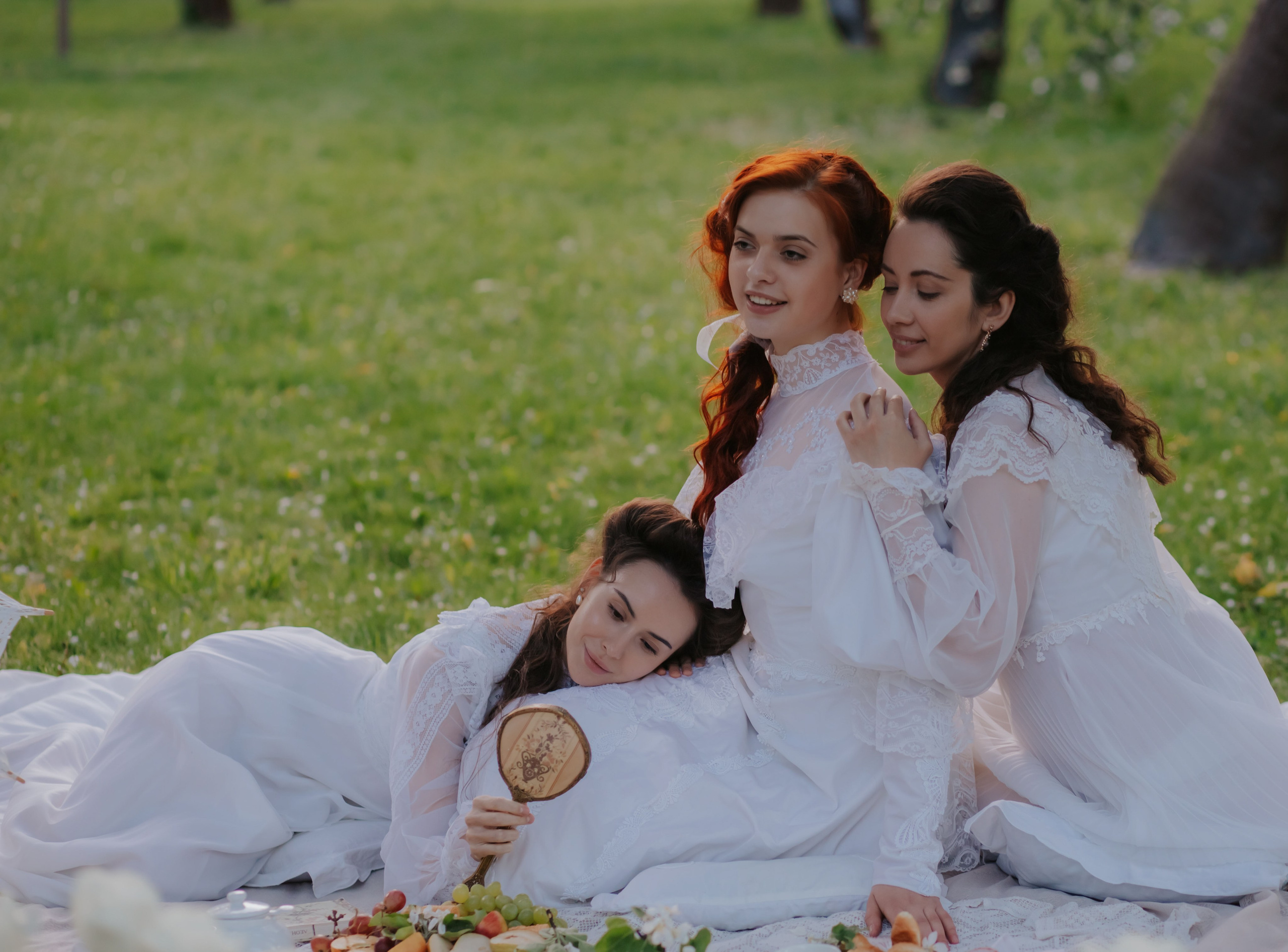 Яблоневый сад. Художественная винтажная фотография