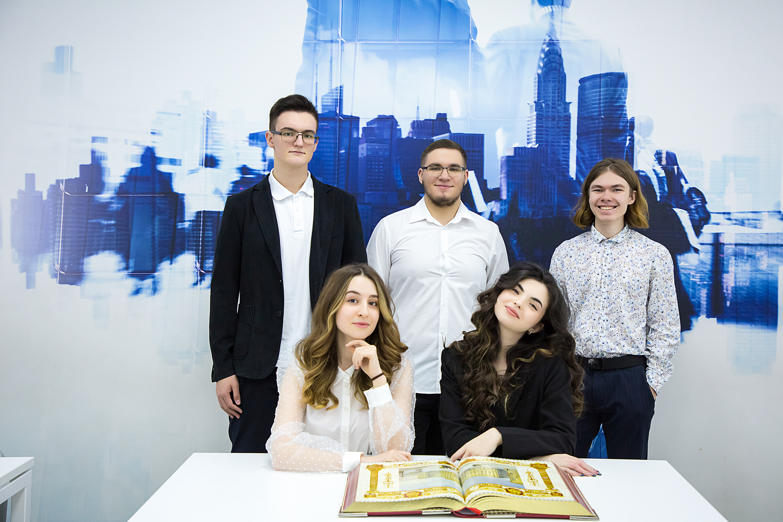 Лидер Гимназия. Свадебный и семейный фотограф/видеограф в Краснодаре Наталья Осинская