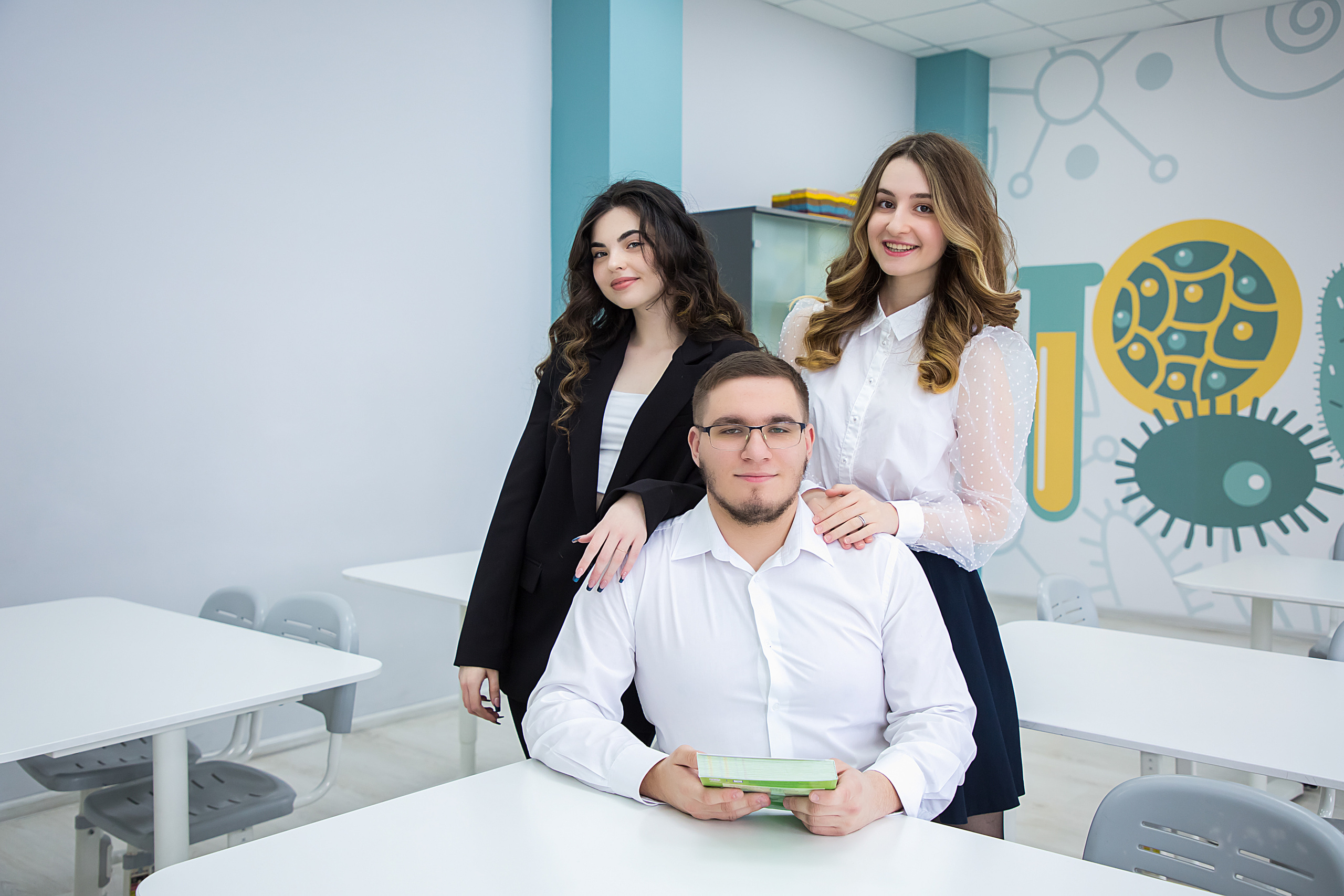 Лидер Гимназия. Свадебный и семейный фотограф/видеограф в Краснодаре Наталья Осинская