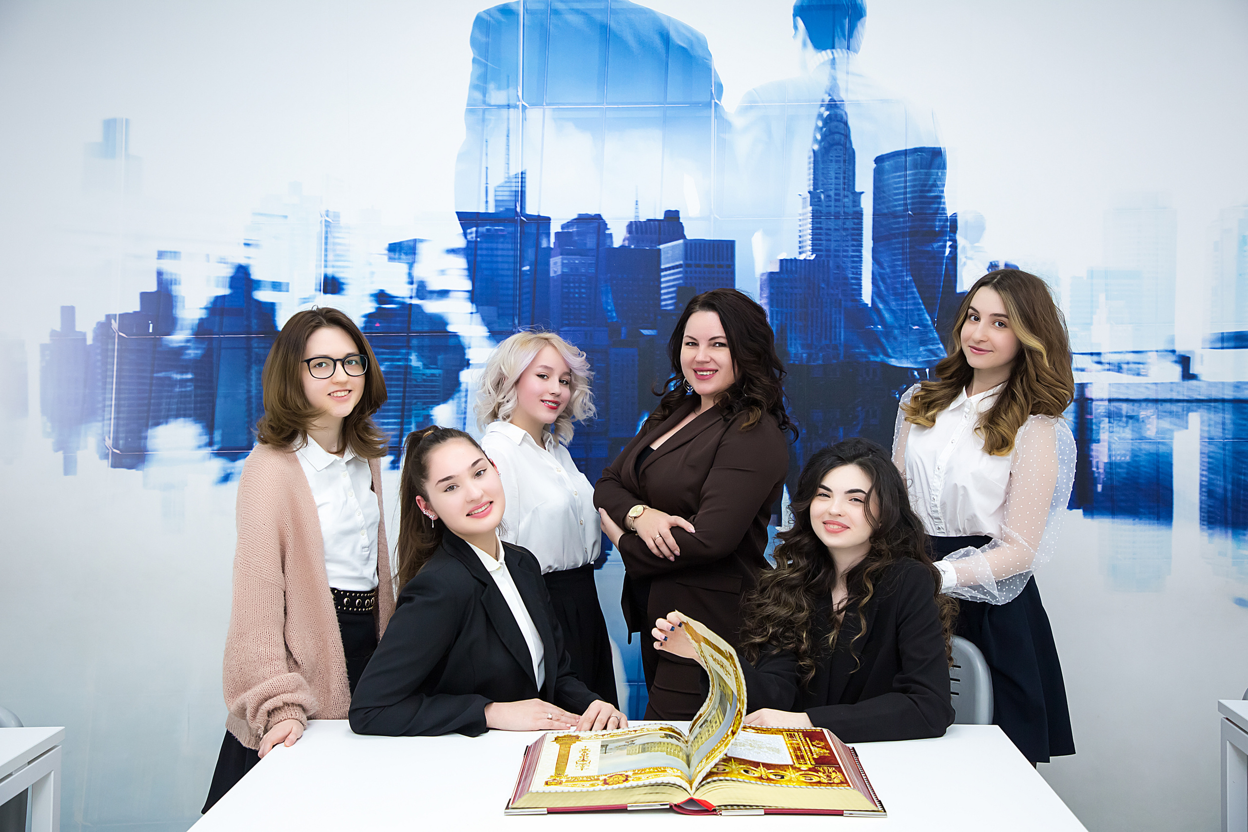 Лидер Гимназия. Свадебный и семейный фотограф/видеограф в Краснодаре Наталья Осинская