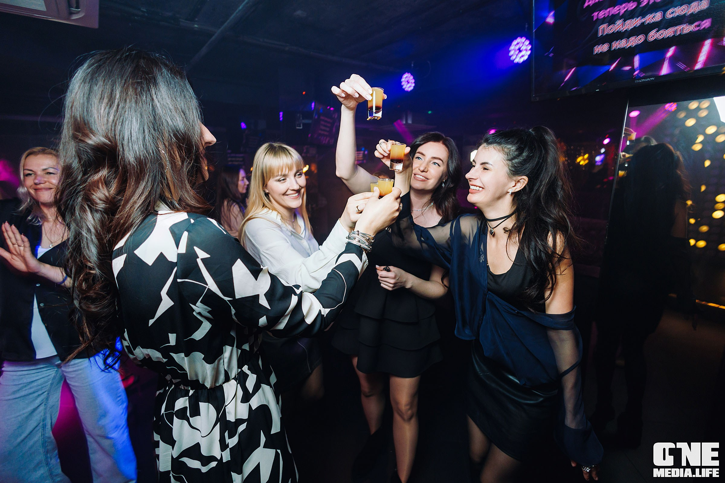 Фоторепортаж из караоке-клуба Эйфория. One Media Life: фоторепортажи, фотоотчеты с мероприятий и заведений