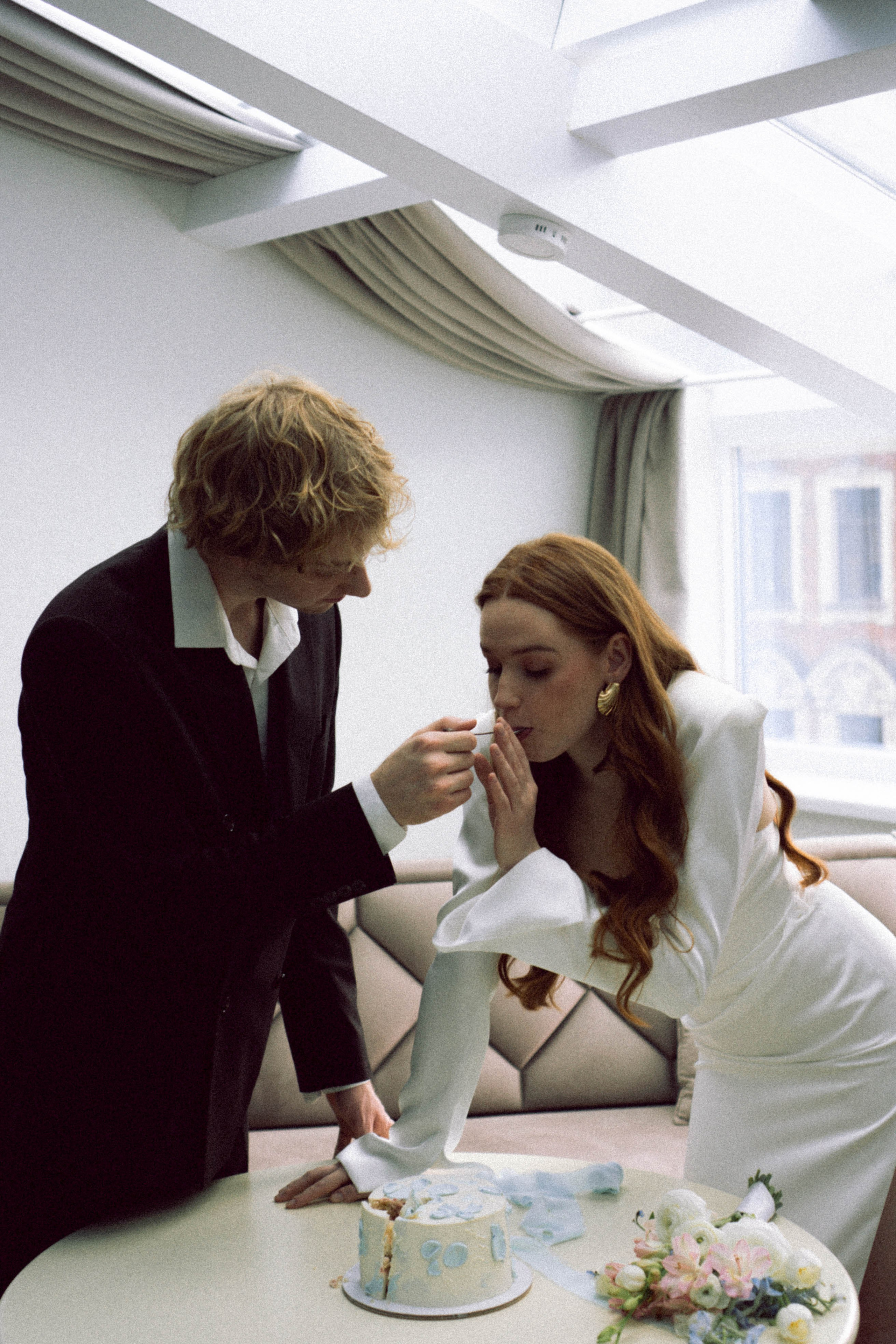 СВАДЕБНАЯ СЬЕМКА В ОТЕЛЕ. СБОРЫ ЖЕНИХА И НЕВЕСТЫ И ТАКЖЕ ТОР И ПОДГОТОВКА К ПРОГУЛКЕ. Профессиональный фотограф, Санкт-Петербург — Виктория Богомолова