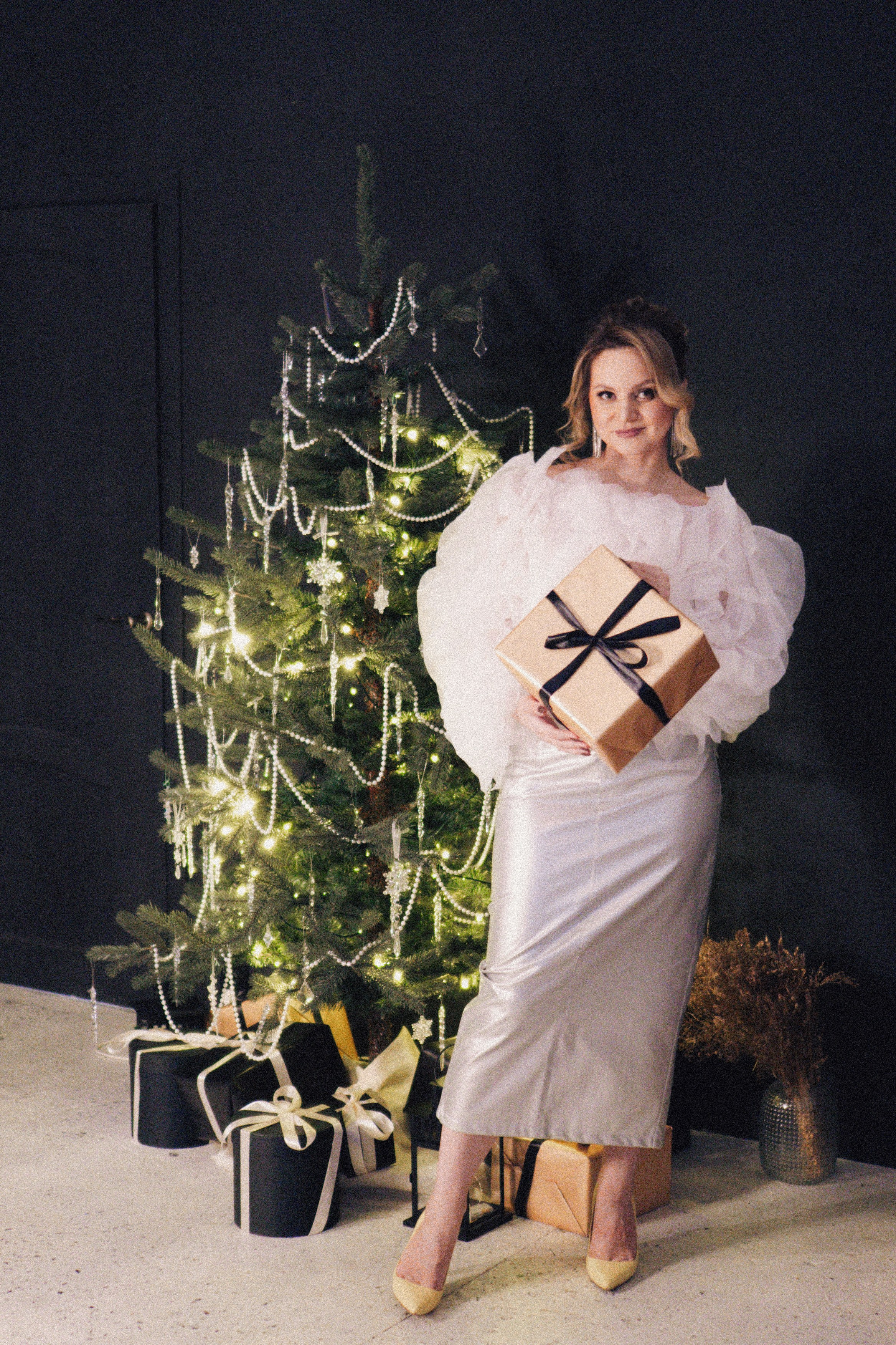 НОВОГОДНЯЯ ФОТОСЕСИИЯ В СТУДИИ ДЛЯ ДЕВУШКИ И ПРОГУЛКА ПО ЧЕРНЫШЕВСКОЙ. Профессиональный фотограф, Санкт-Петербург — Виктория Богомолова