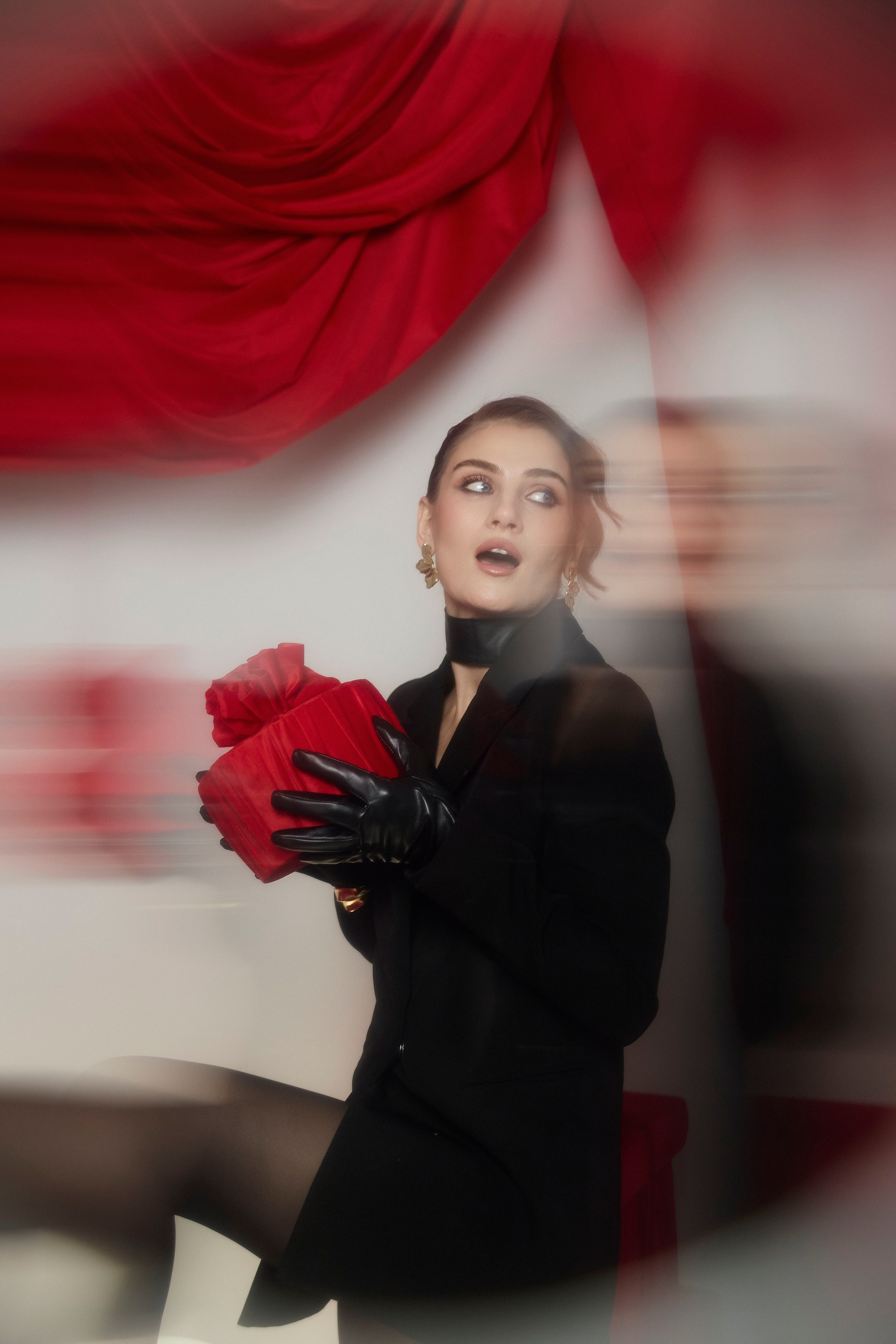 студийная новогодняя съемка  съемка девушки в нарядном праздничном платье в студии фотограф питер санкт-петербург женский портрет женская портретная съемка 