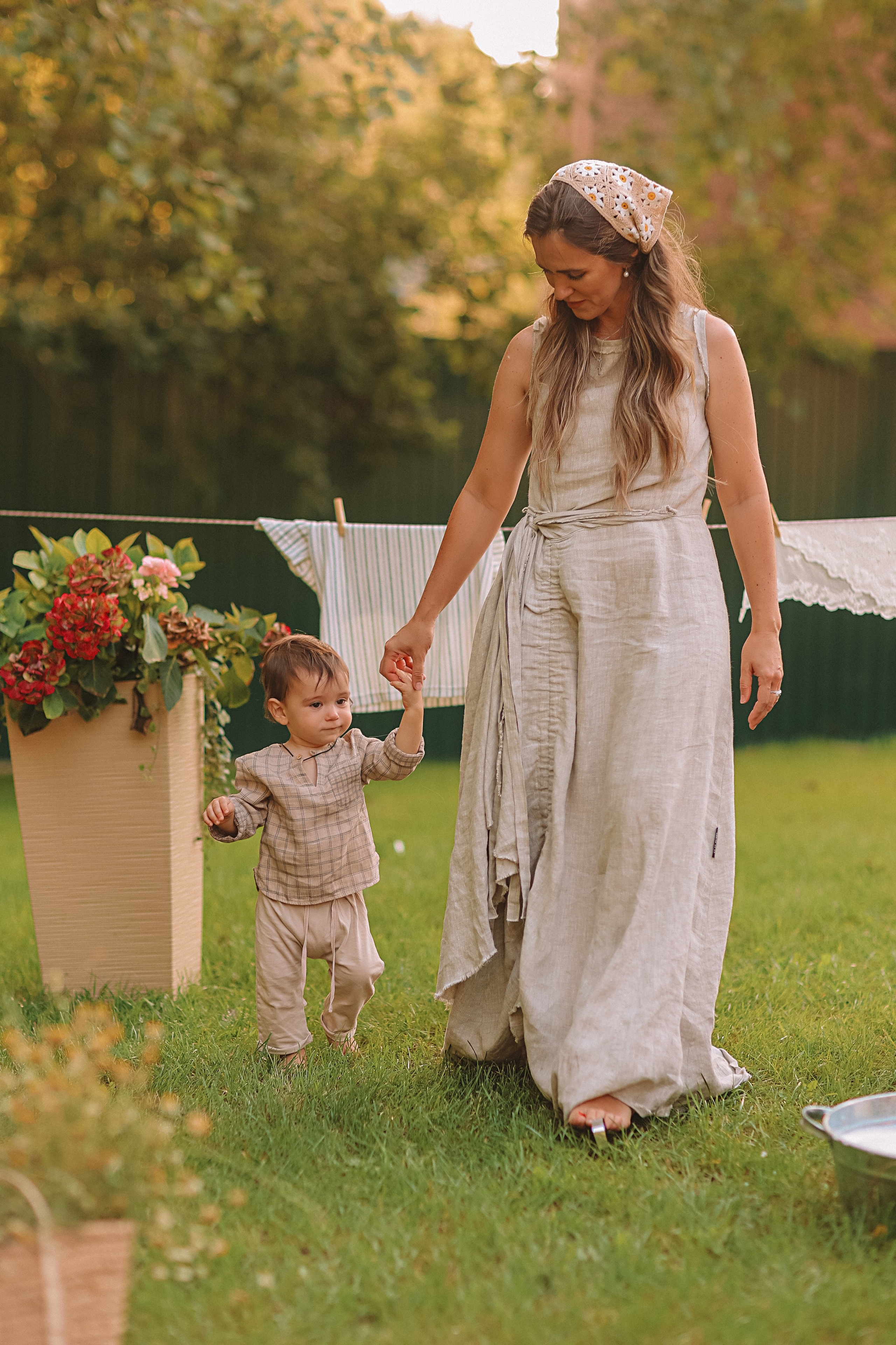 Стирка у дома. Семейный фотограф Тюмень, фотограф на роды Салмина Мария