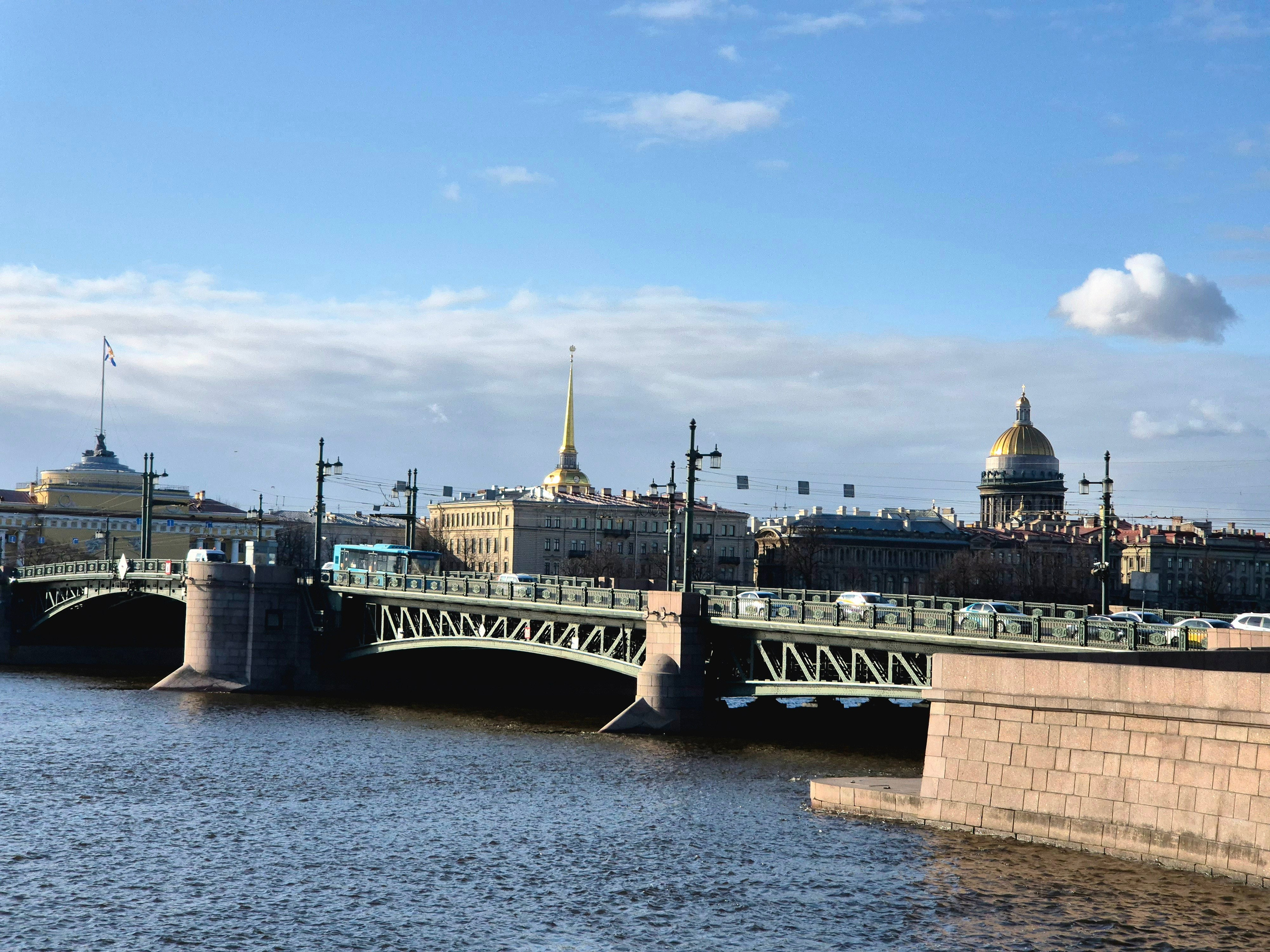 Выехал с запасом времени, прогулялся по Стрелке ВО