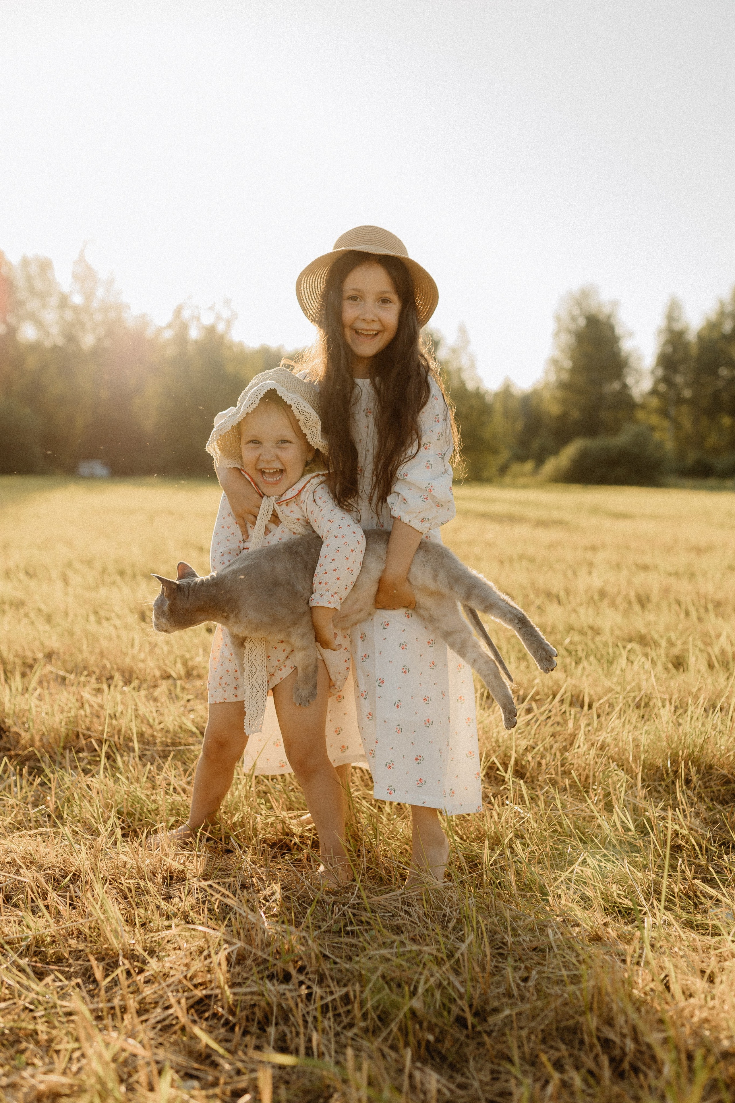 Семейная фотосессия с усатым любимцем. Главная