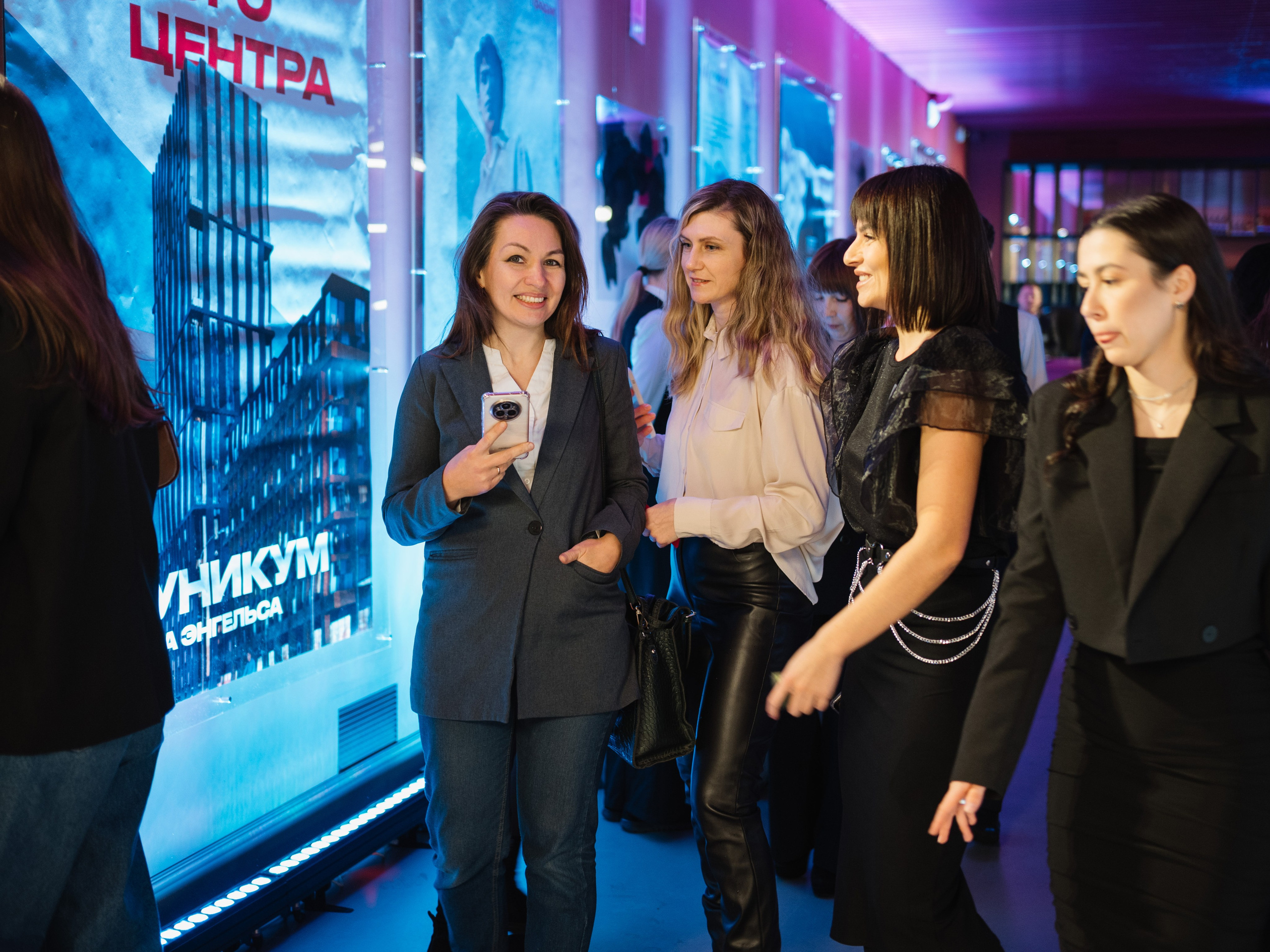 Старт продаж Уникум на Энгельса. Фотограф Алексей Шрайбик