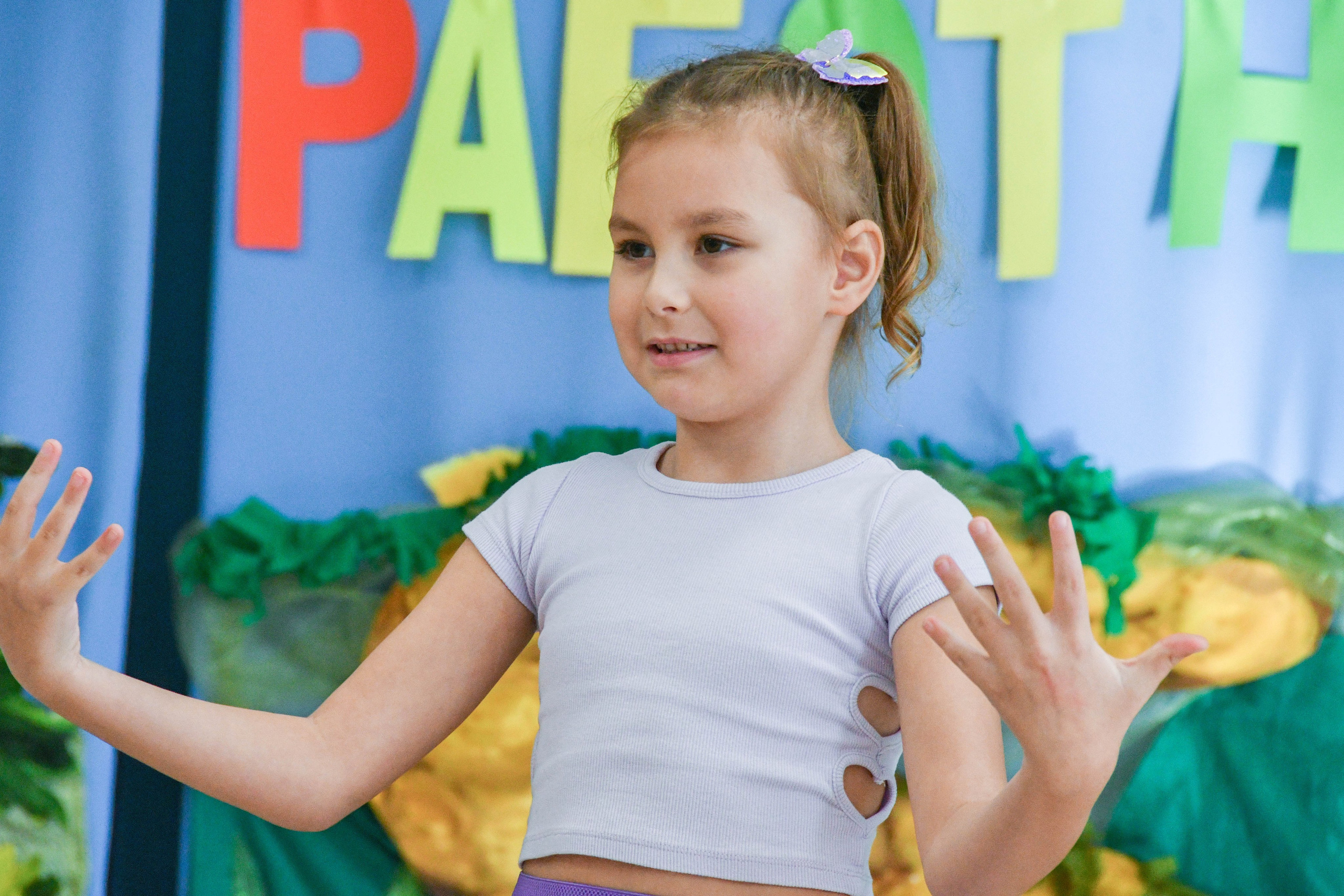 2023 г. День дошкольного работника и прогулка. Репортажный и детский фотограф в Новосибирске