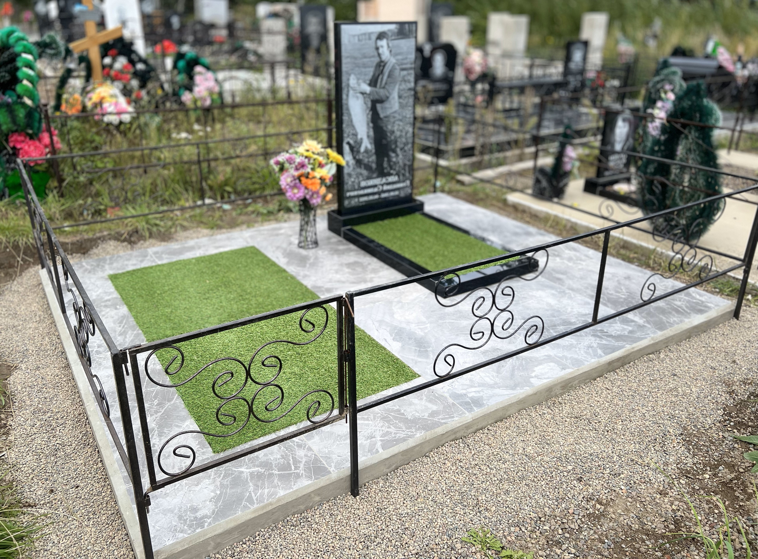 Благоустройство (наши работы). ГРАНИТ26 Ритуальные услуги Железногорск. Благоустройство могил, продажа памятников