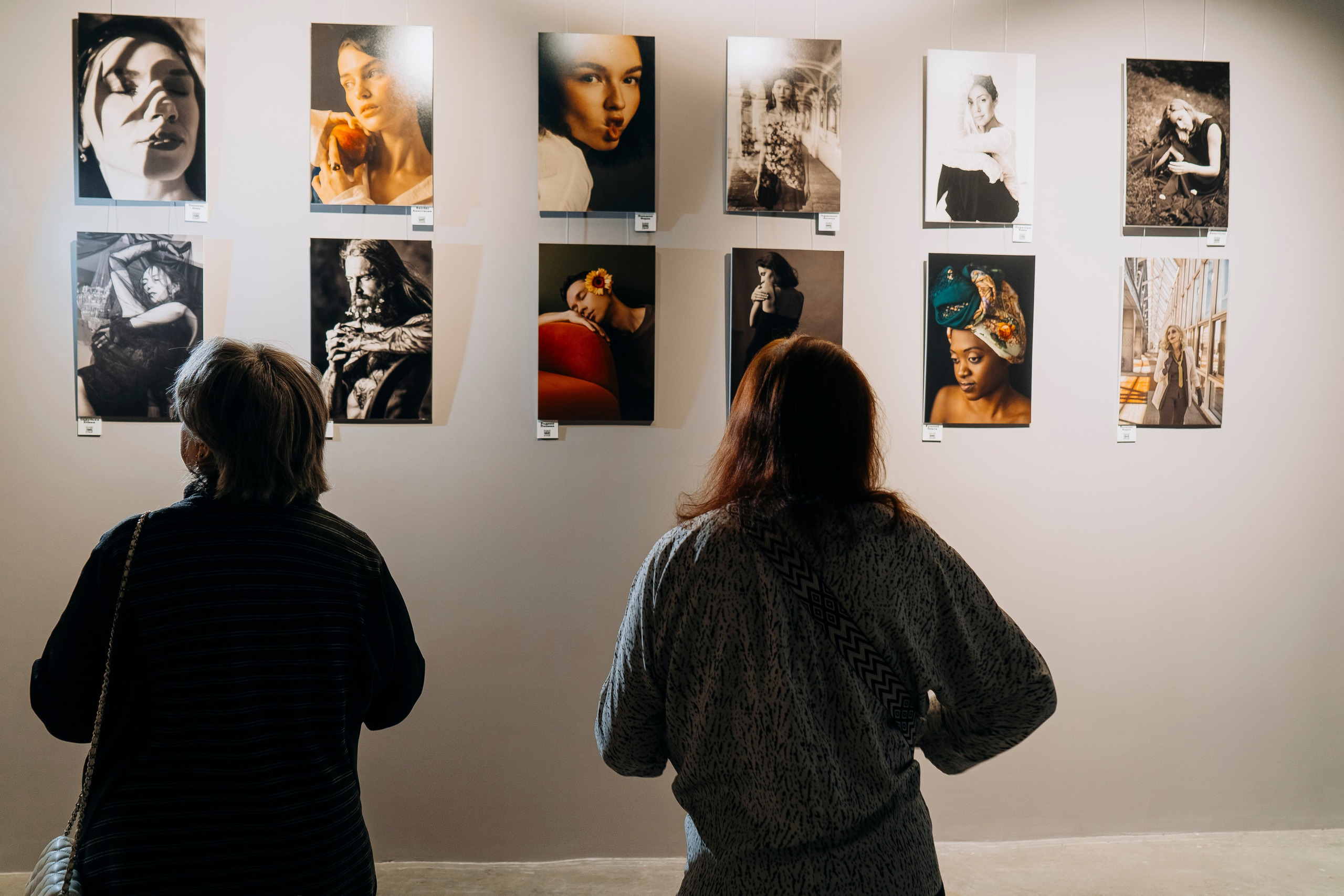 Вернисаж фотовыставки MFamilia «Гармония различий». Организация фотовыставок в Петербурге и Москве, MFamilia (МФамилия)