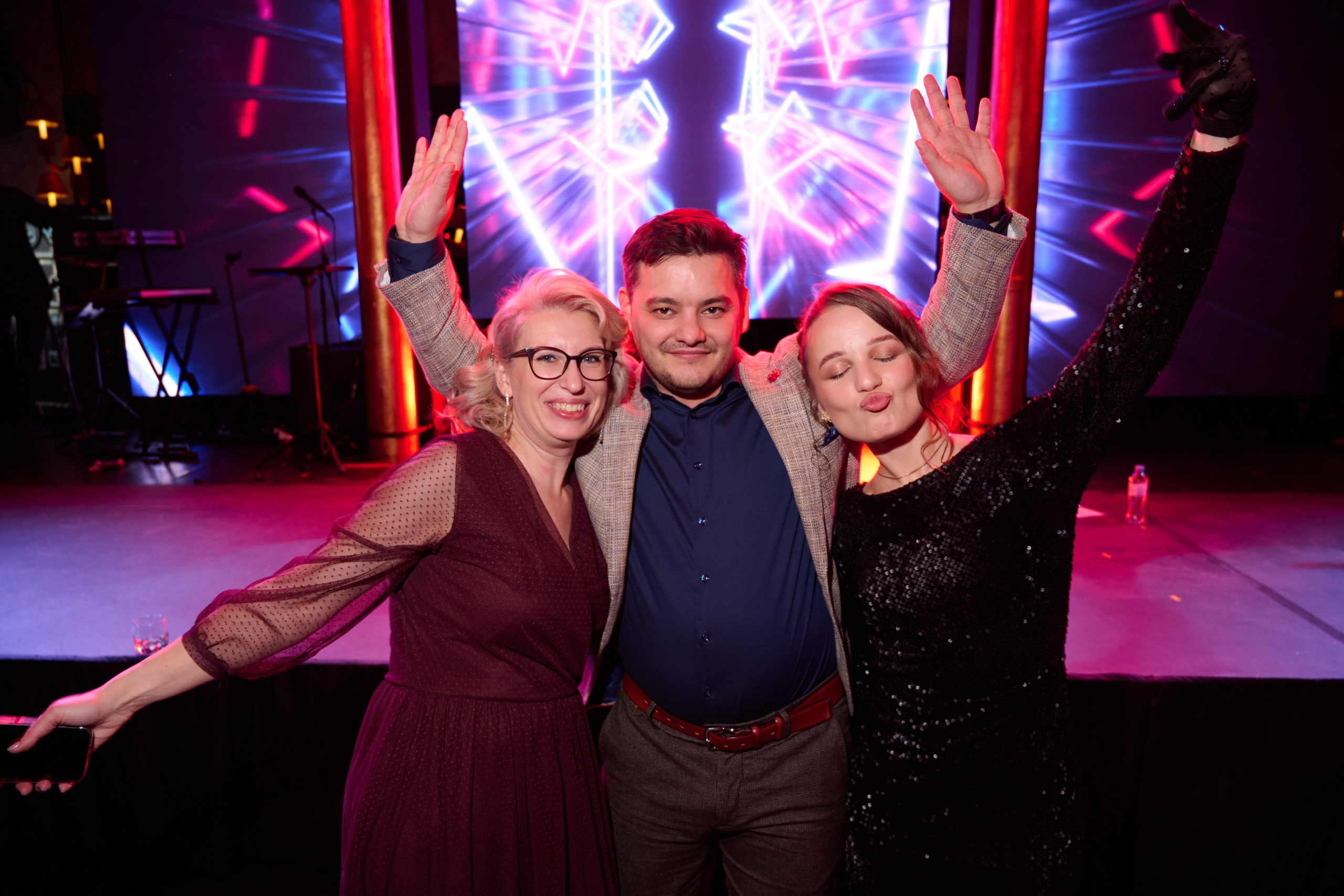 Репортажная съёмка корпоратива и концерта Елки в Петербурге и Москве