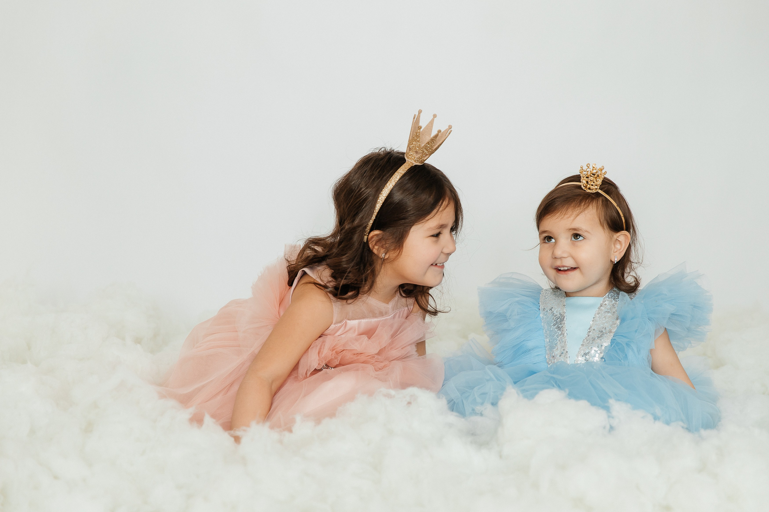 Маюша и Милаша в облаках. Воронистая Анастасия. Фотограф Якутия, Томпонский район