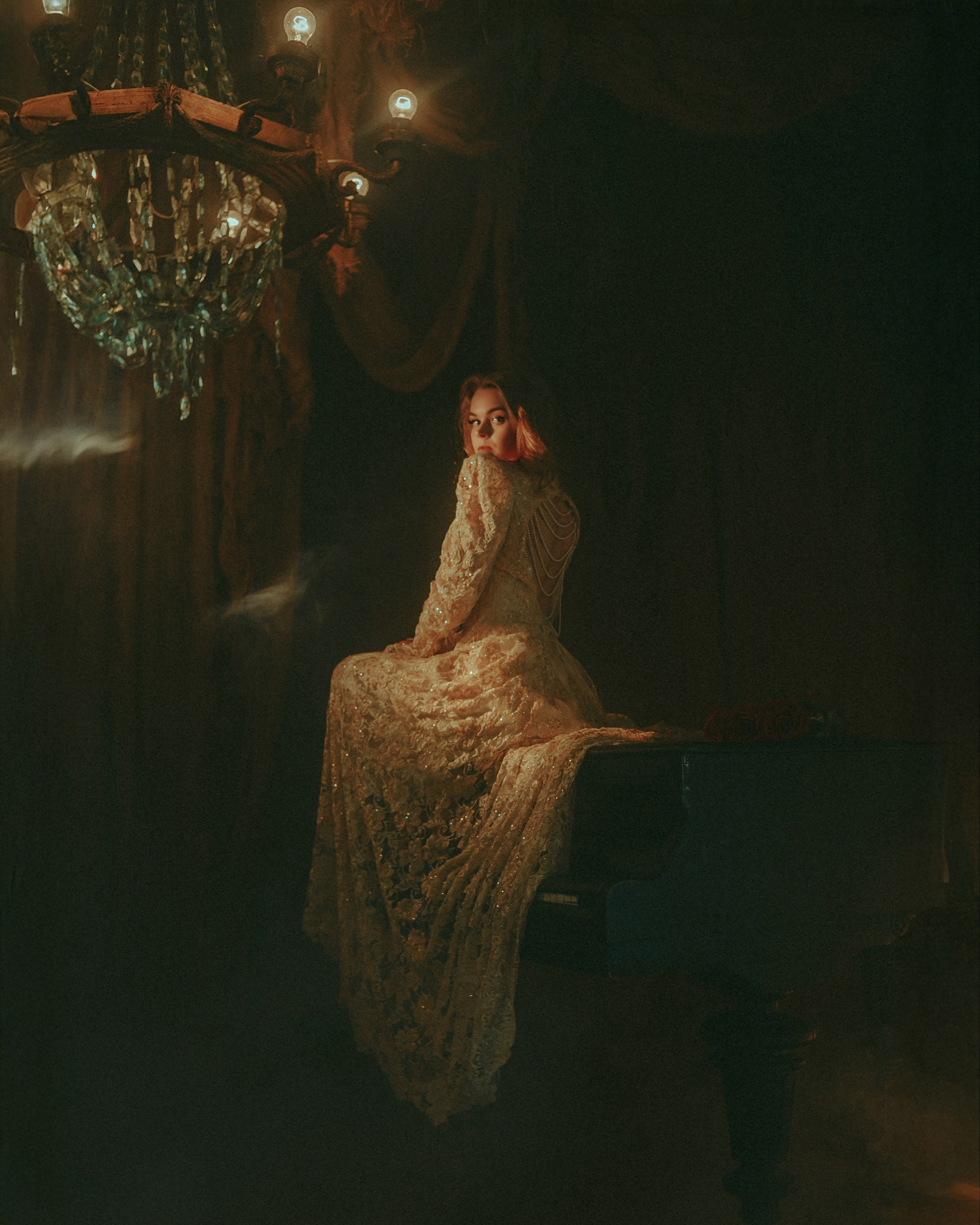 Москва. Заброшкнный театр. Алина. Фотограф Брянск