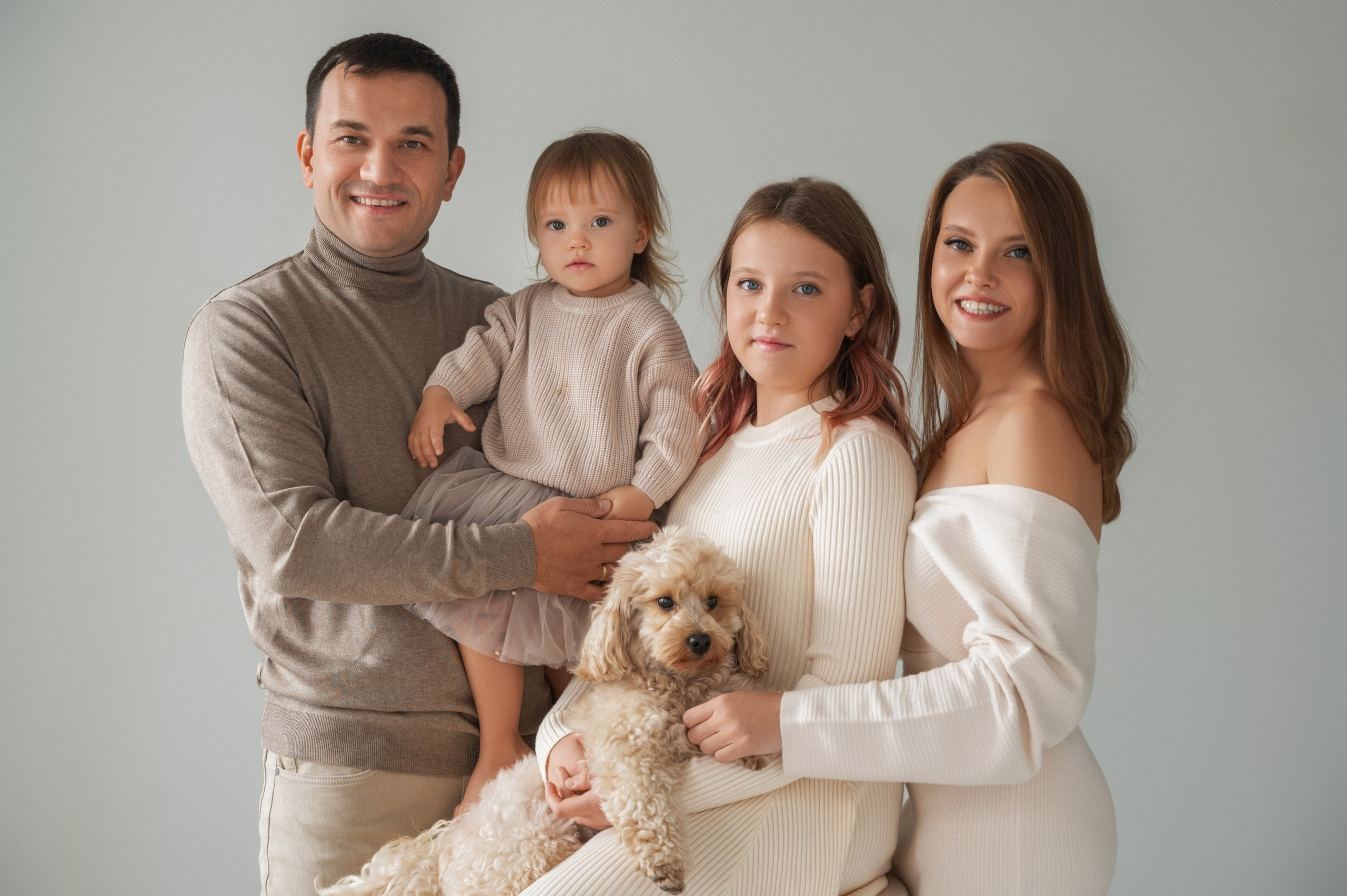 Семейная фотосессия. Профессиональный фотограф беременности в СПБ. Стильные фотосессии беременности в стиле минимализм и классическая фотография