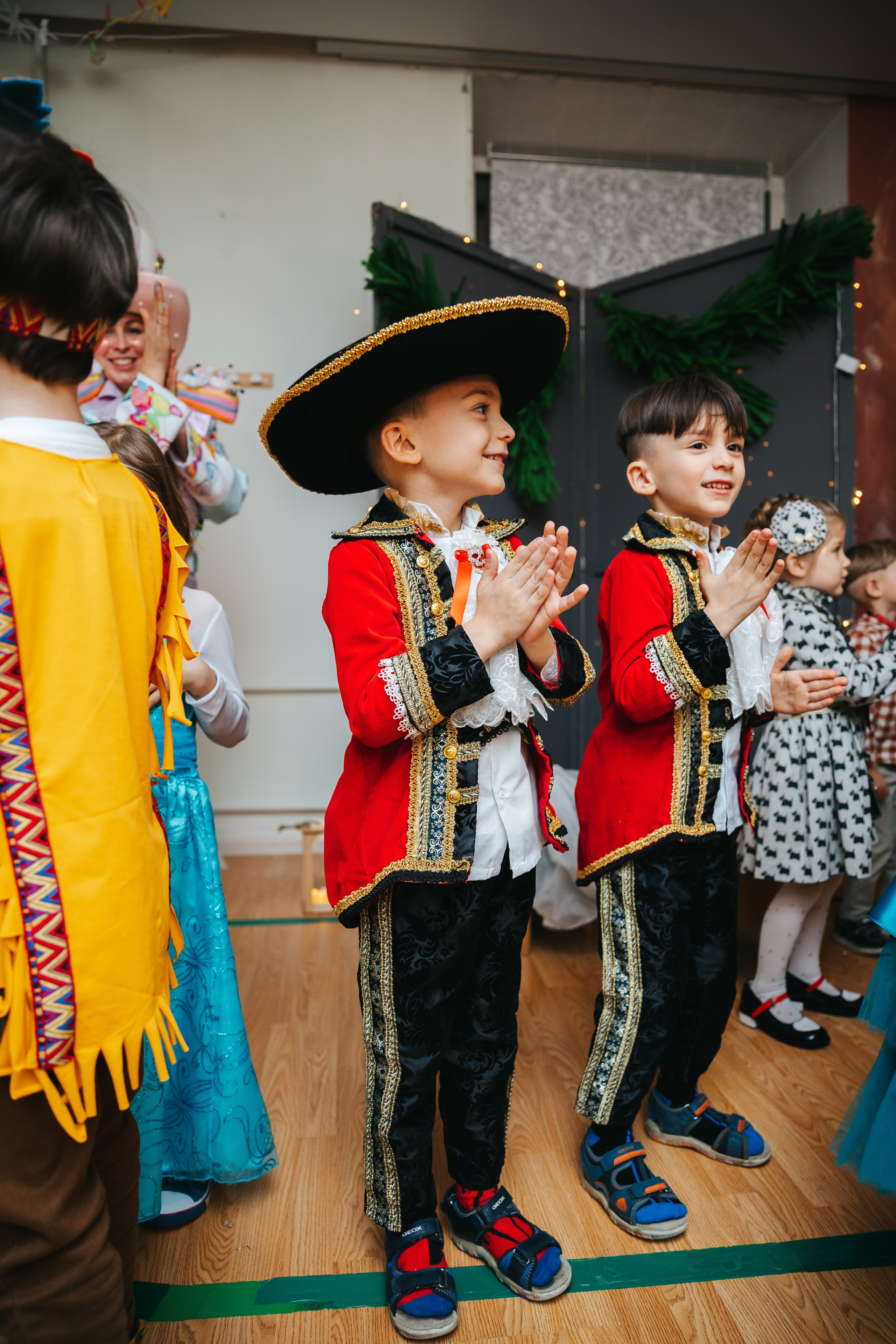 Новогодний утренник в Монтессори-садике. Семейный lifestyle фотограф в Санкт-Петербурге Людмила Пахомова