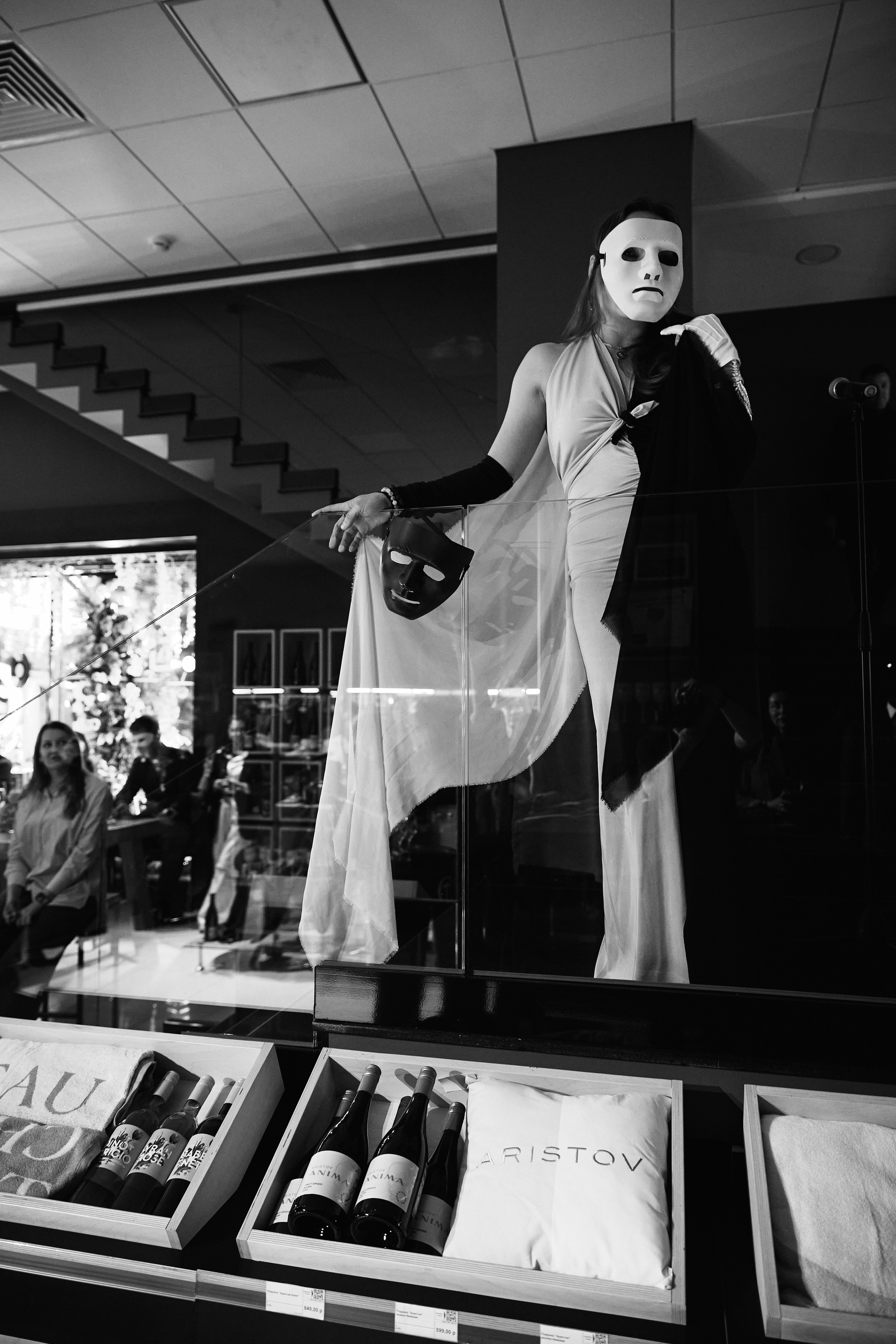 Иммерсивный спектакль в Винном клубе CHATEAU TAMAGNE 21.05. Свадебный репортажный фотограф краснодар максим дремов дрёмов фотосессия студия цена