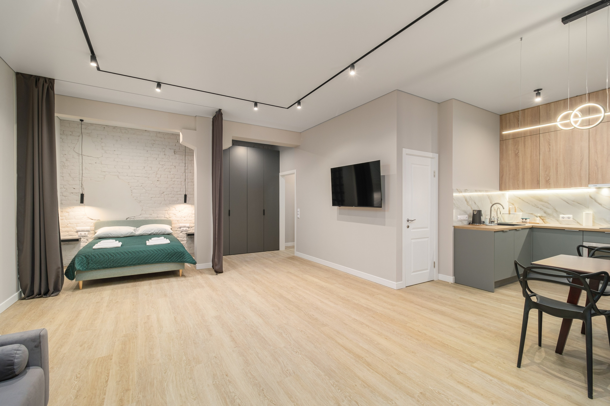 Просторная студия в центре