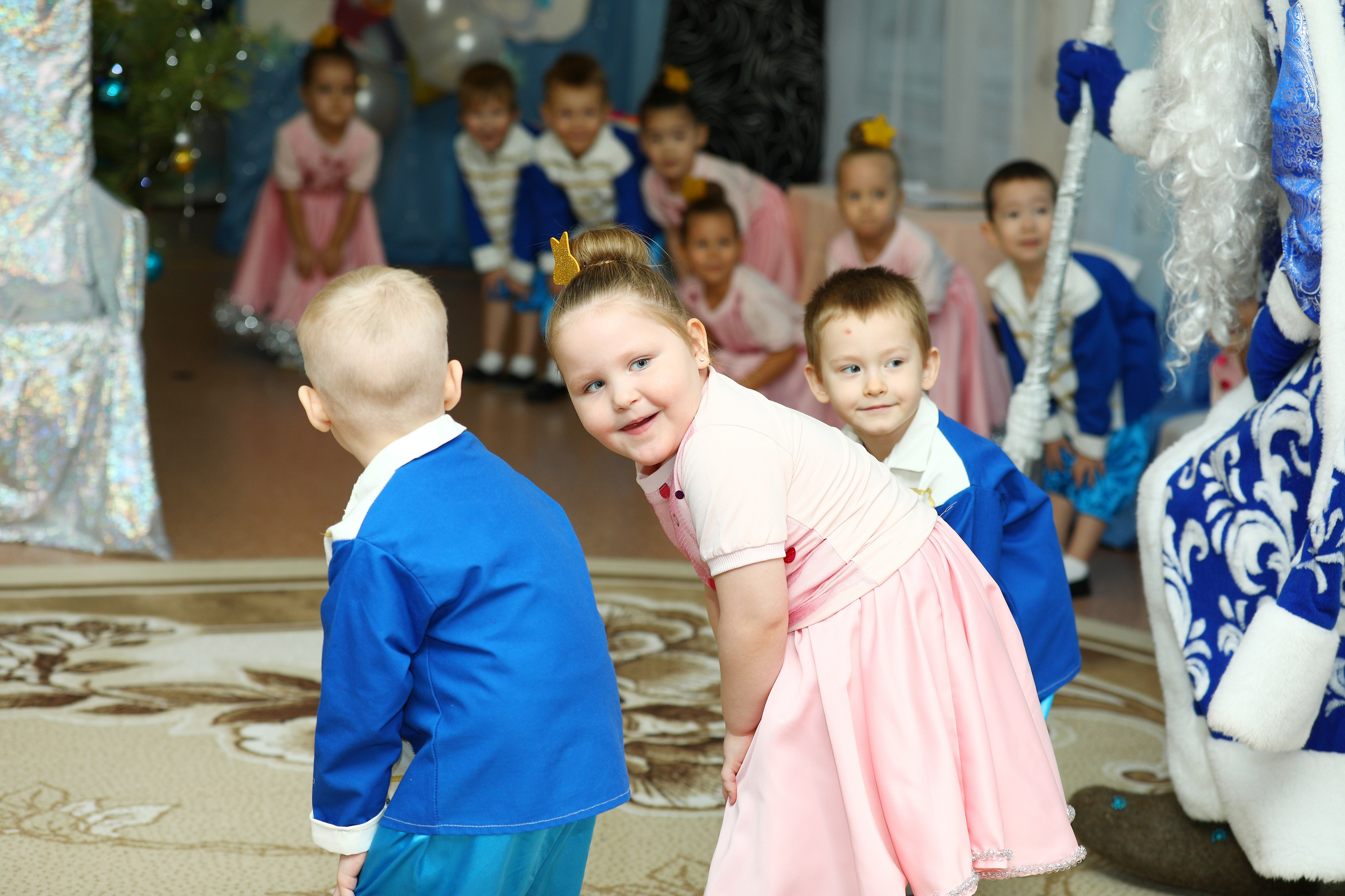 Новогодний утренник. Выпускные Альбомы Омск