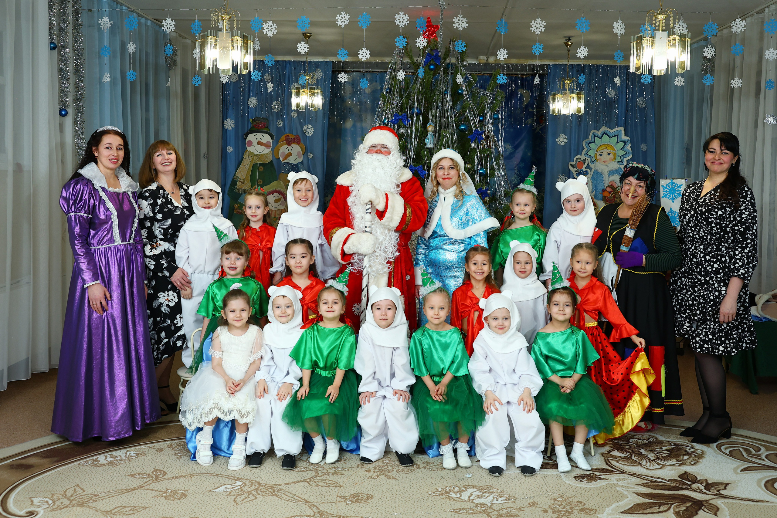 Новогодний утренник. Выпускные Альбомы Омск