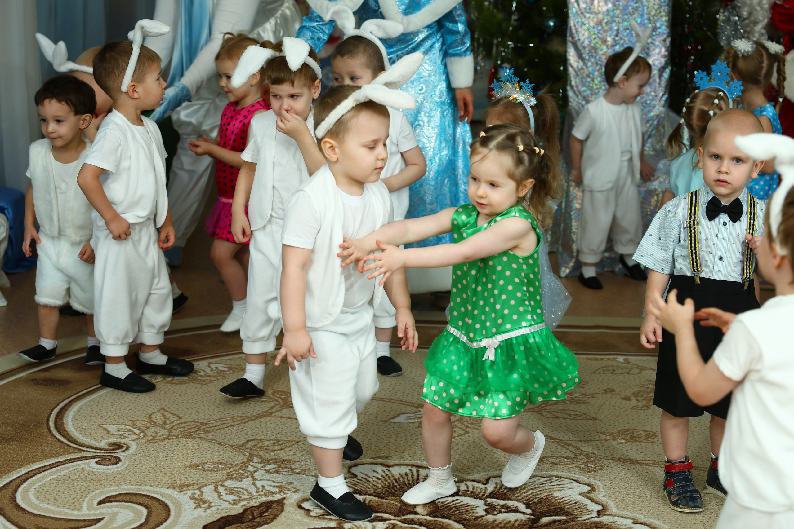 Новогодний утренник. Выпускные Альбомы Омск