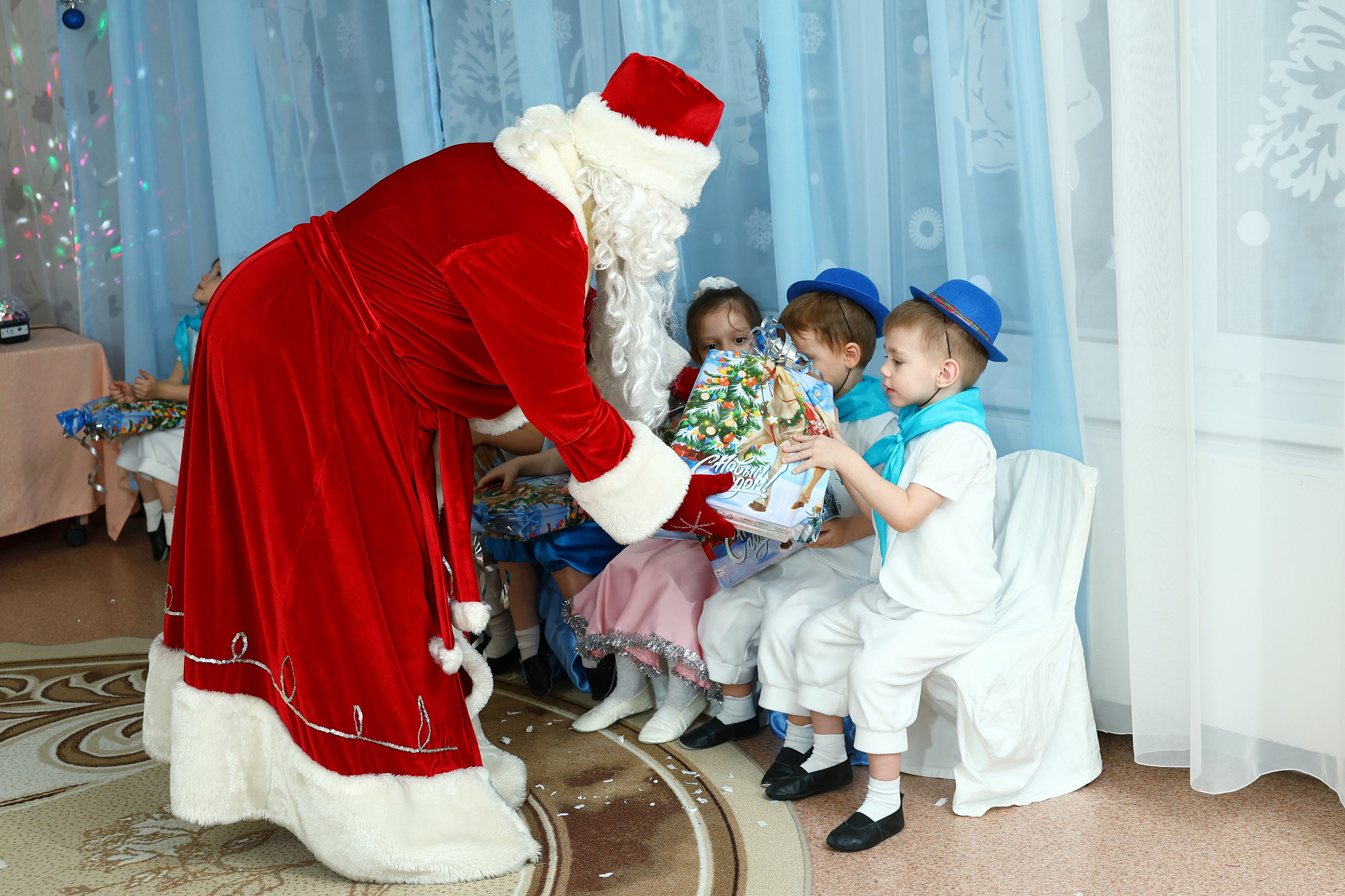 Новогодний утренник. Выпускные Альбомы Омск