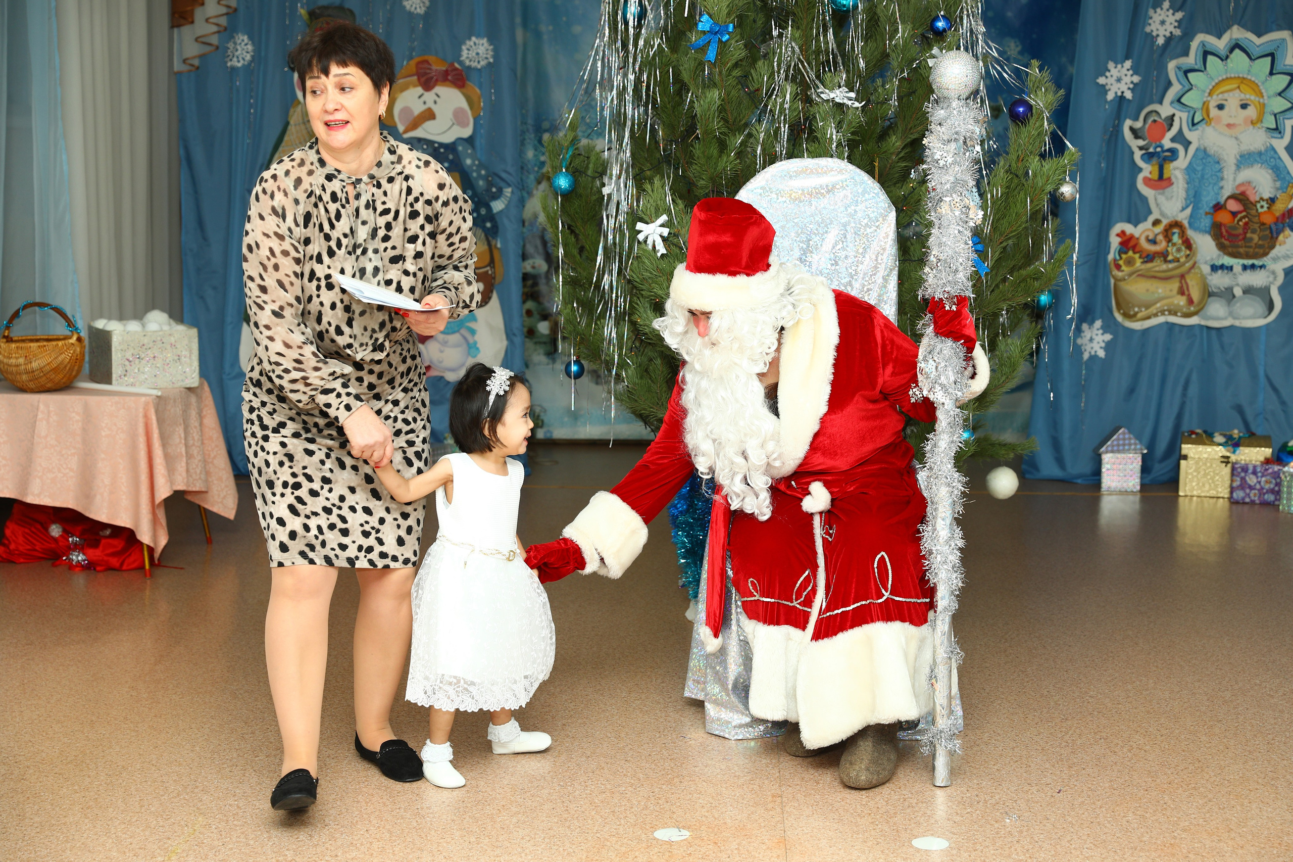 Новогодний утренник. Выпускные Альбомы Омск