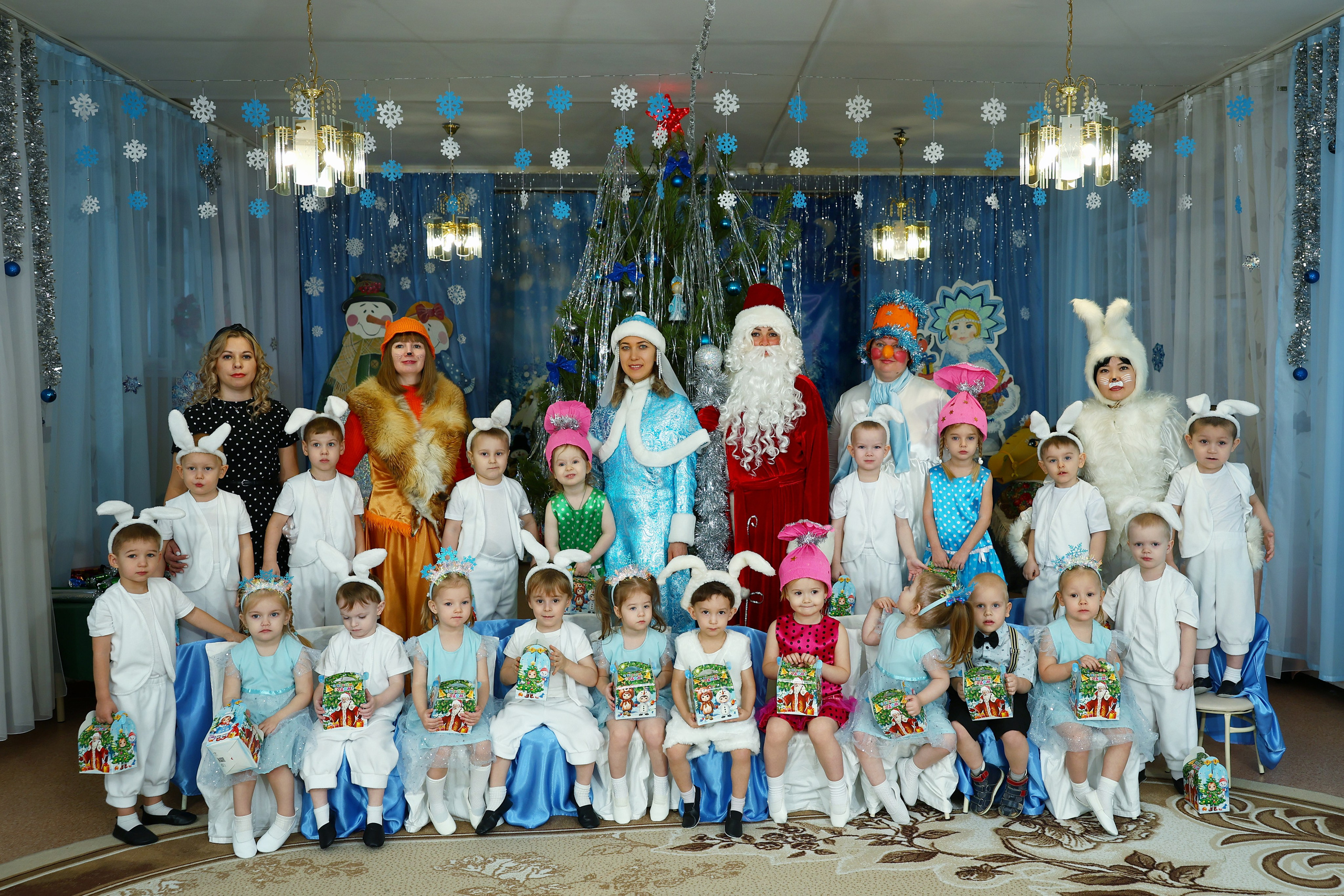 Новогодний утренник. Выпускные Альбомы Омск