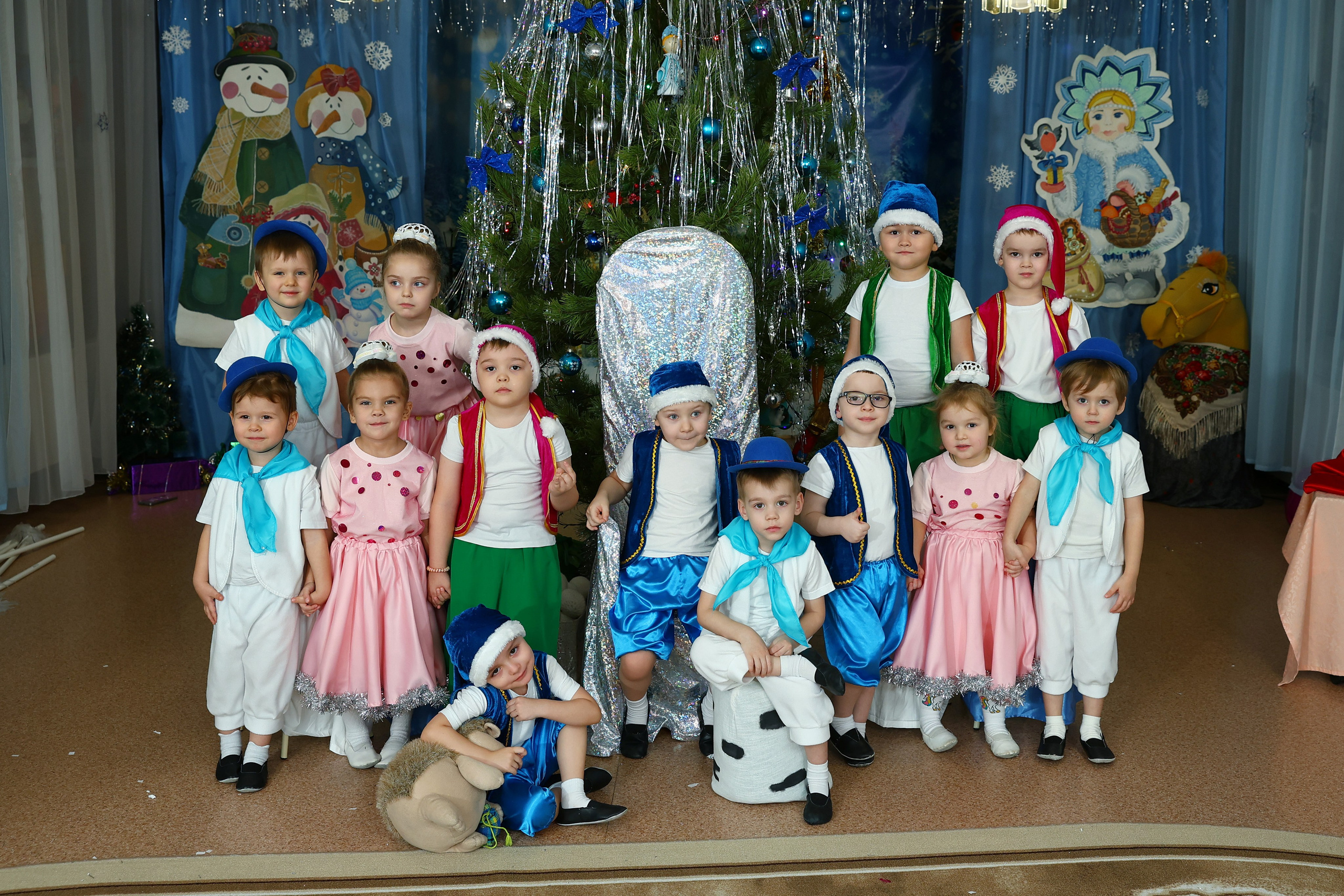 Новогодний утренник. Выпускные Альбомы Омск