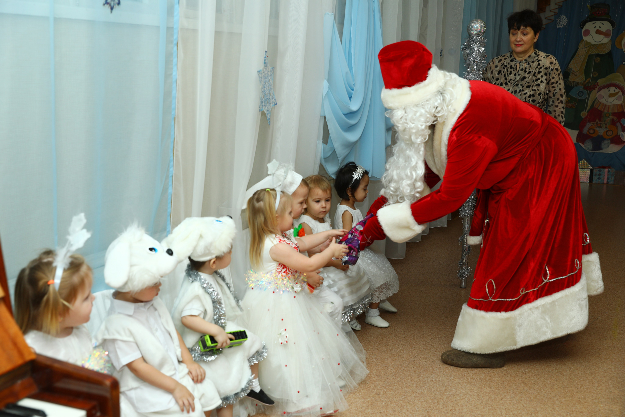 Новогодний утренник. Выпускные Альбомы Омск