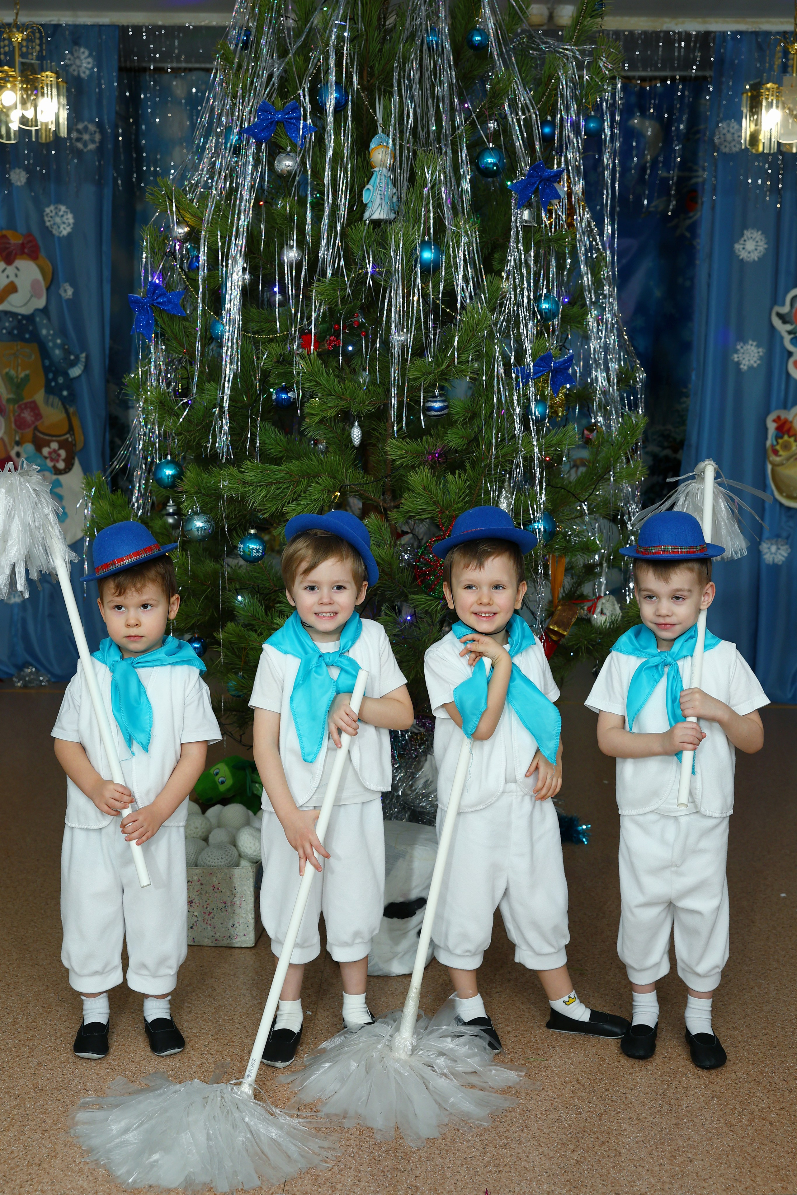 Новогодний утренник. Выпускные Альбомы Омск