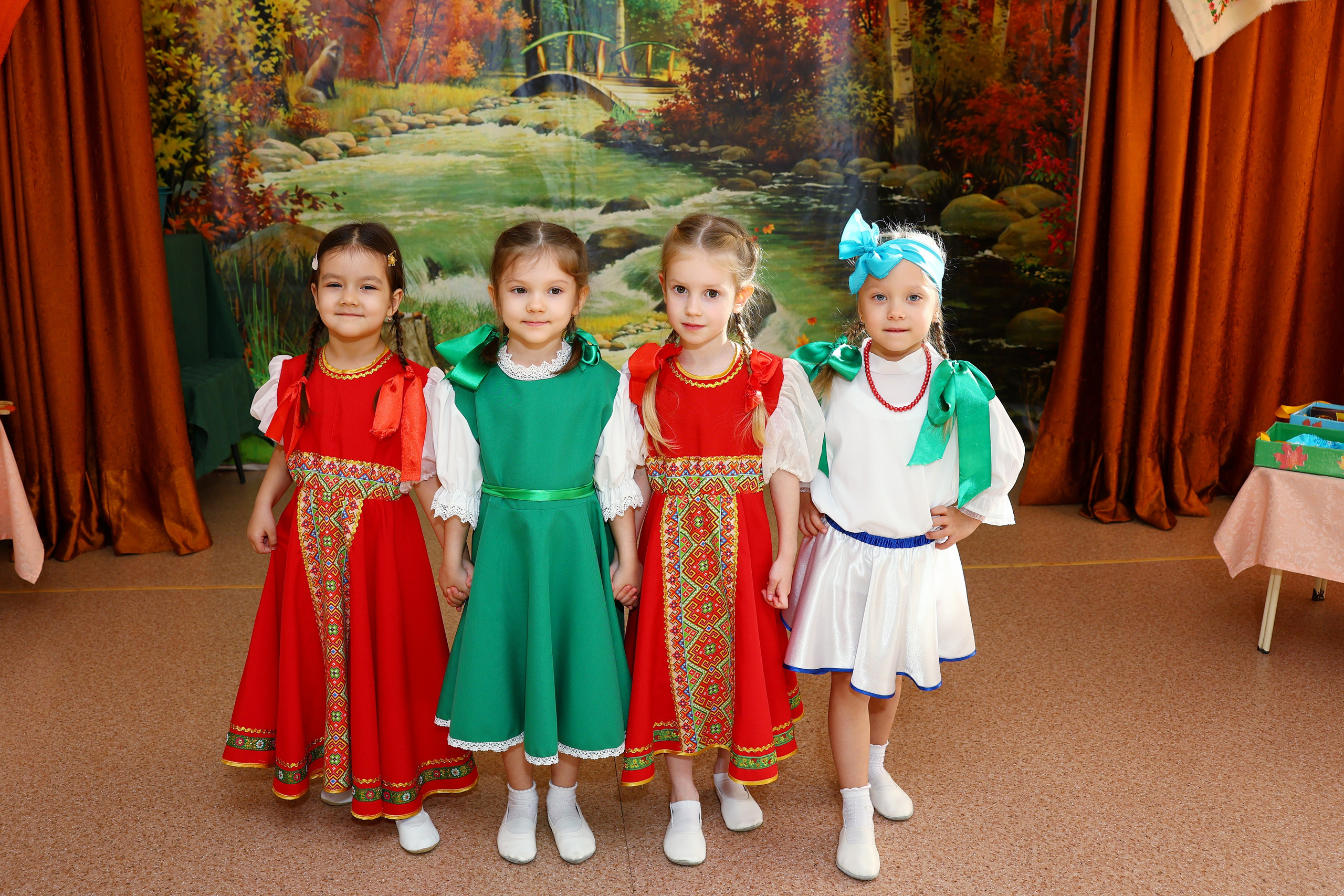 Осенний утренник. Выпускные Альбомы Омск