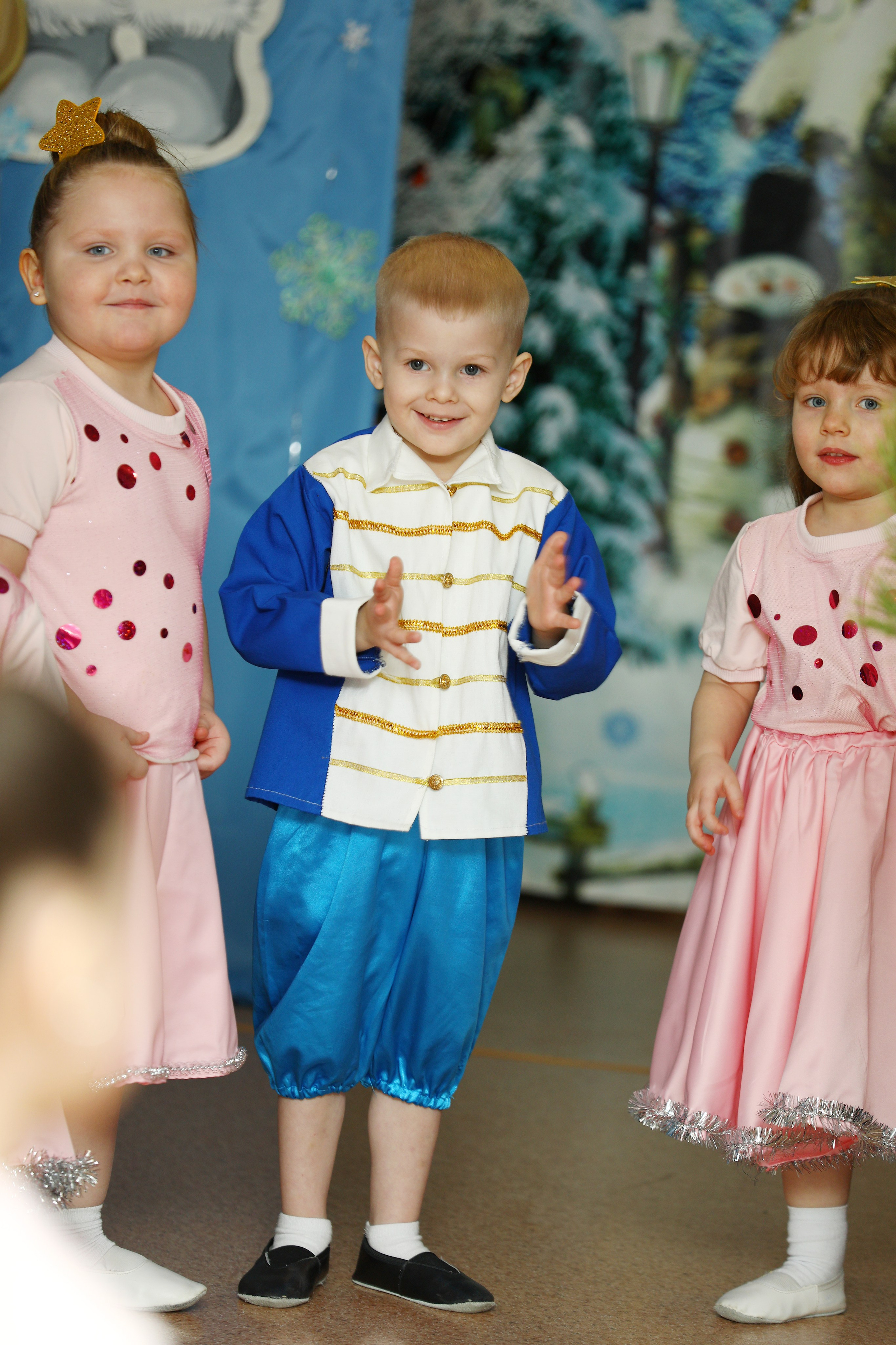 Новогодний утренник. Выпускные Альбомы Омск
