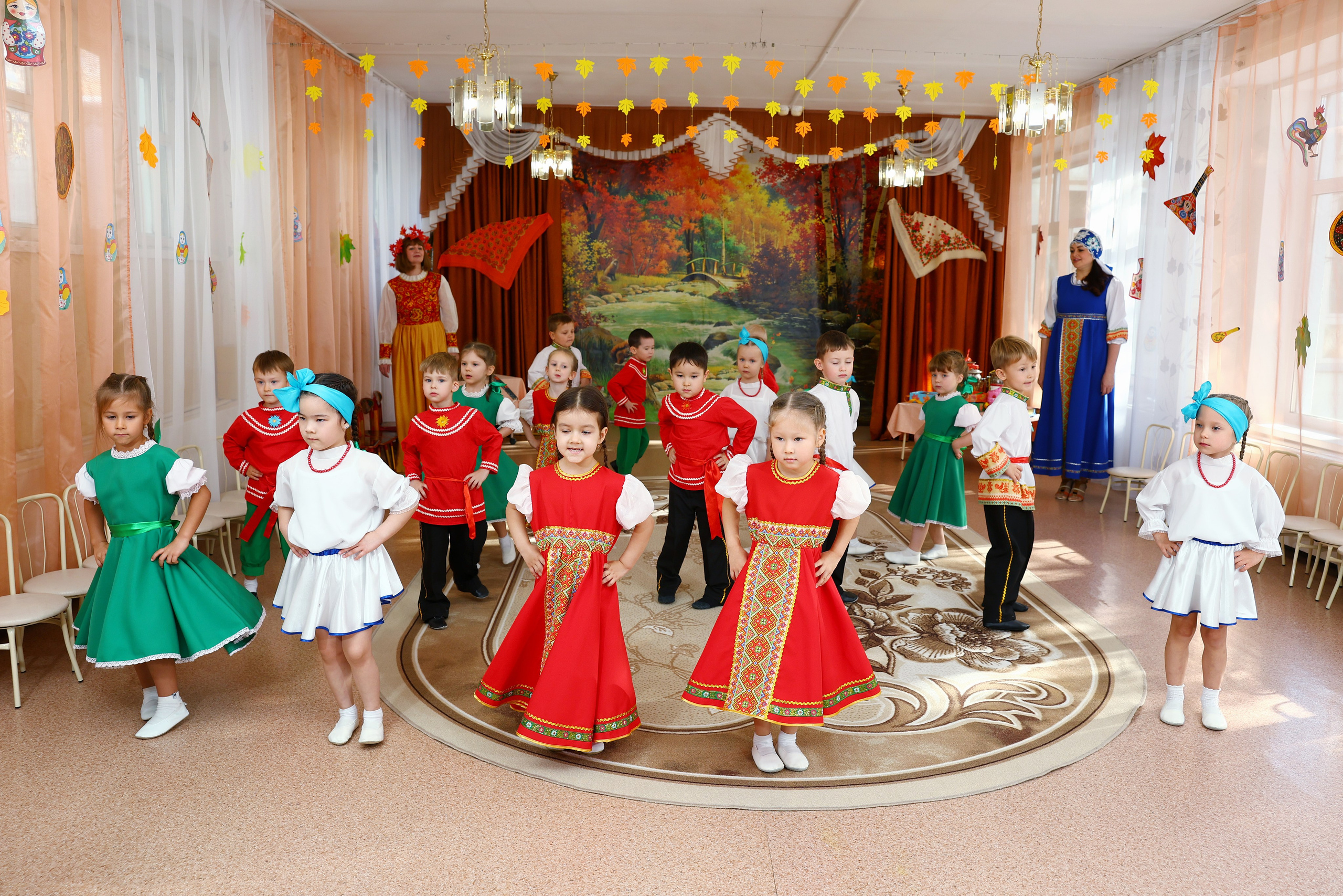 Осенний утренник. Выпускные Альбомы Омск