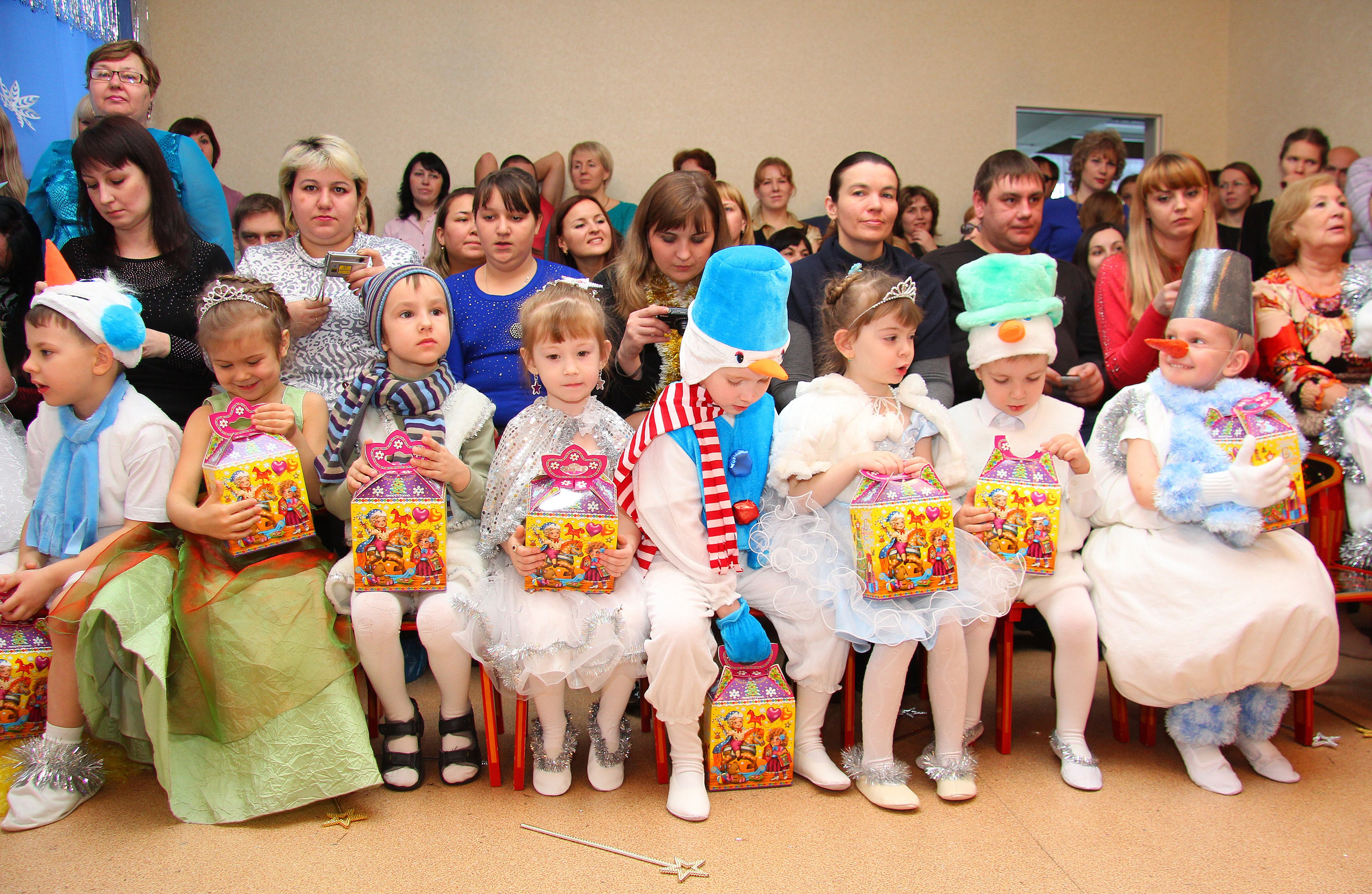 Новогодний утренник. Выпускные Альбомы Омск