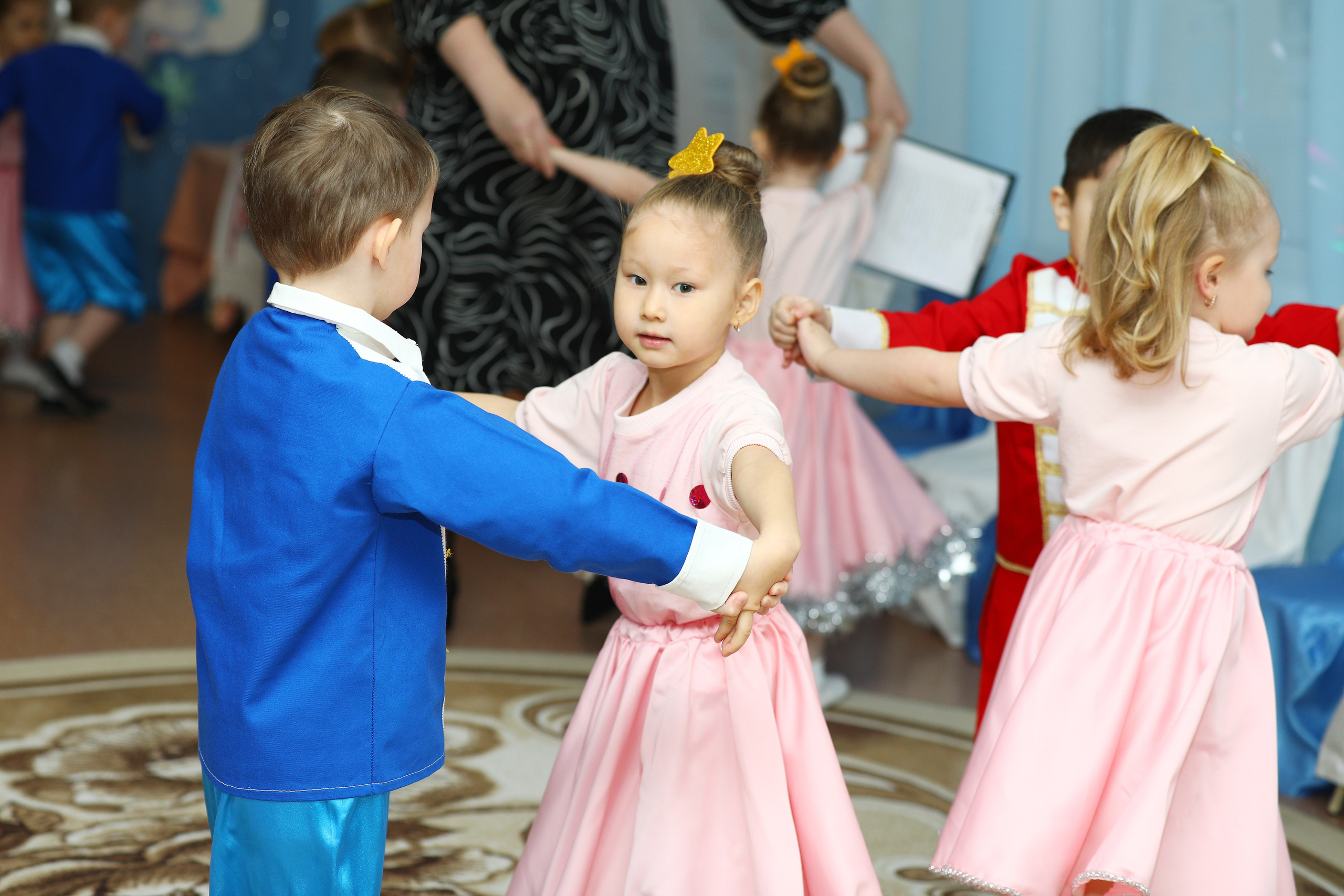 Новогодний утренник. Выпускные Альбомы Омск