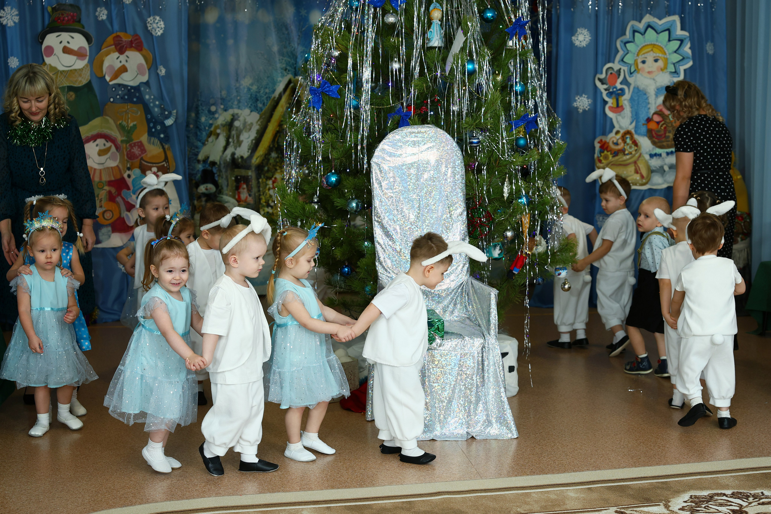 Новогодний утренник. Выпускные Альбомы Омск
