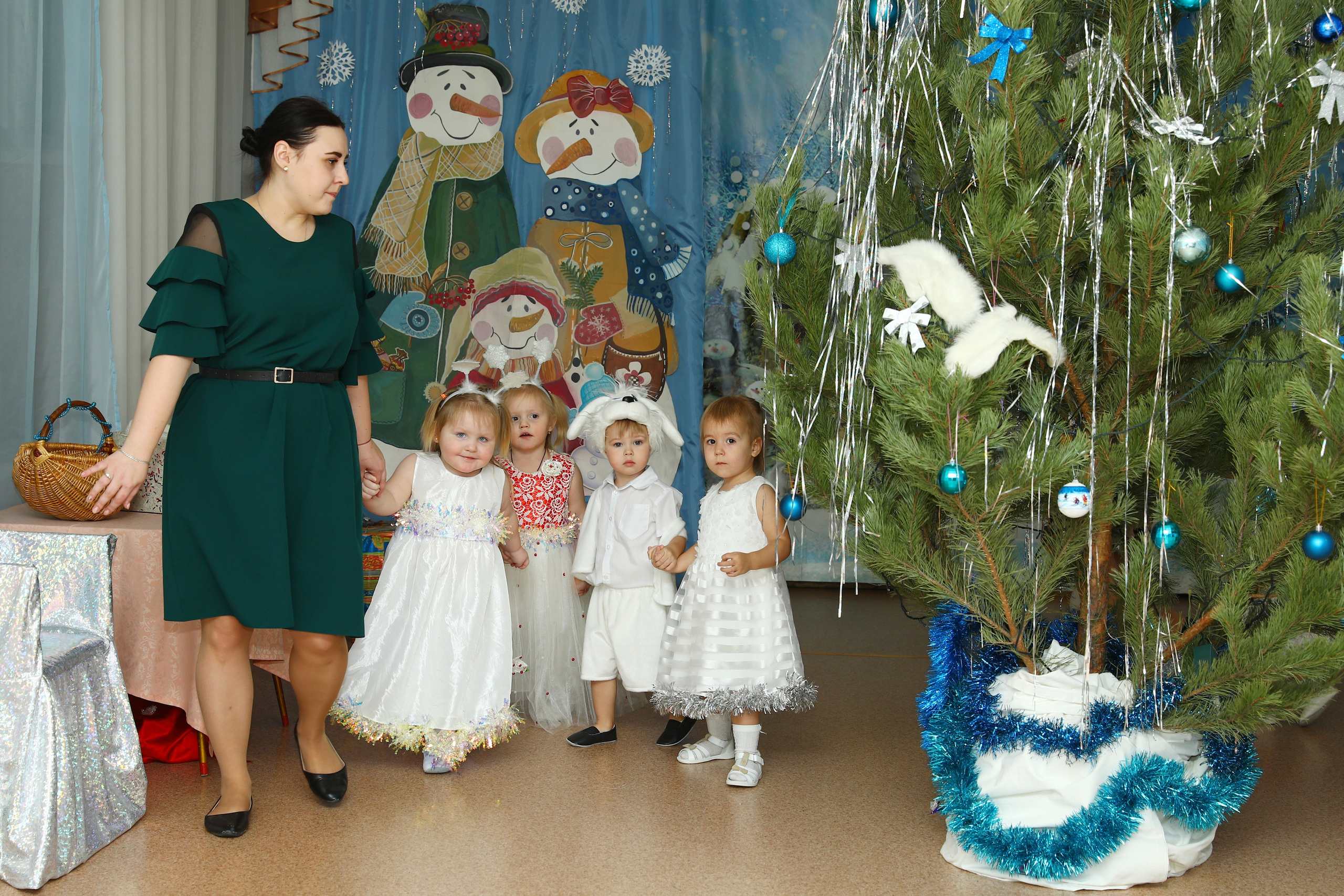 Новогодний утренник. Выпускные Альбомы Омск