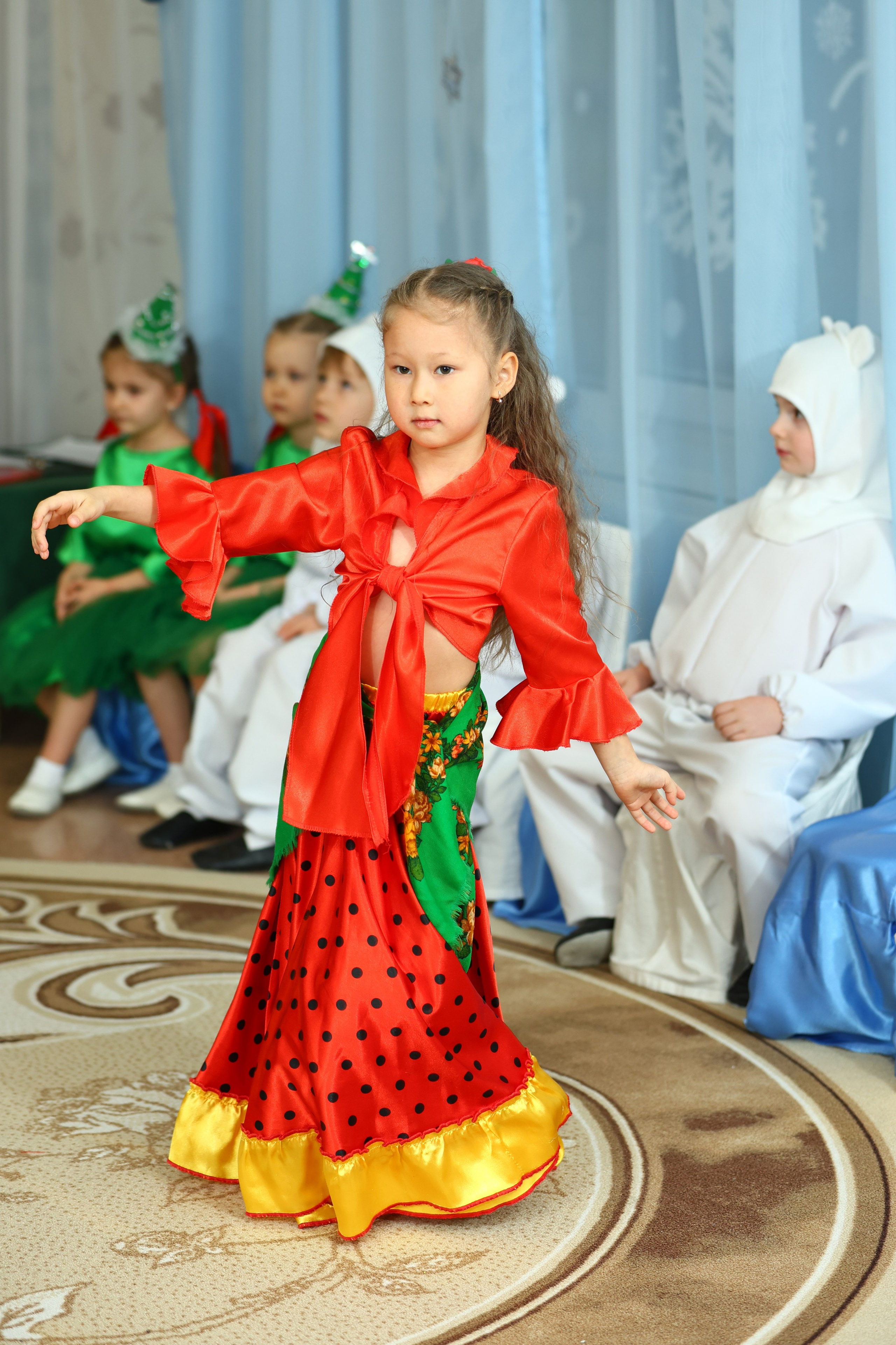 Новогодний утренник. Выпускные Альбомы Омск