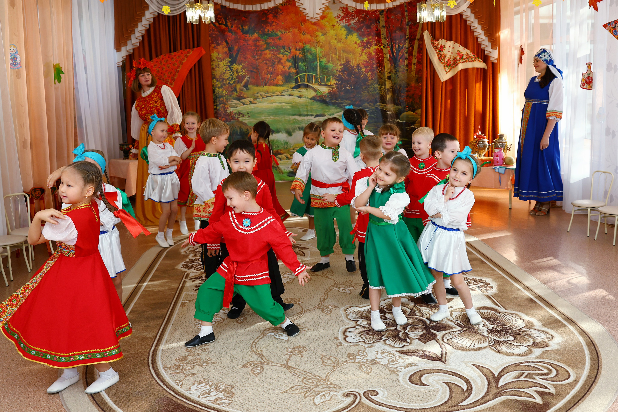 Осенний утренник. Выпускные Альбомы Омск