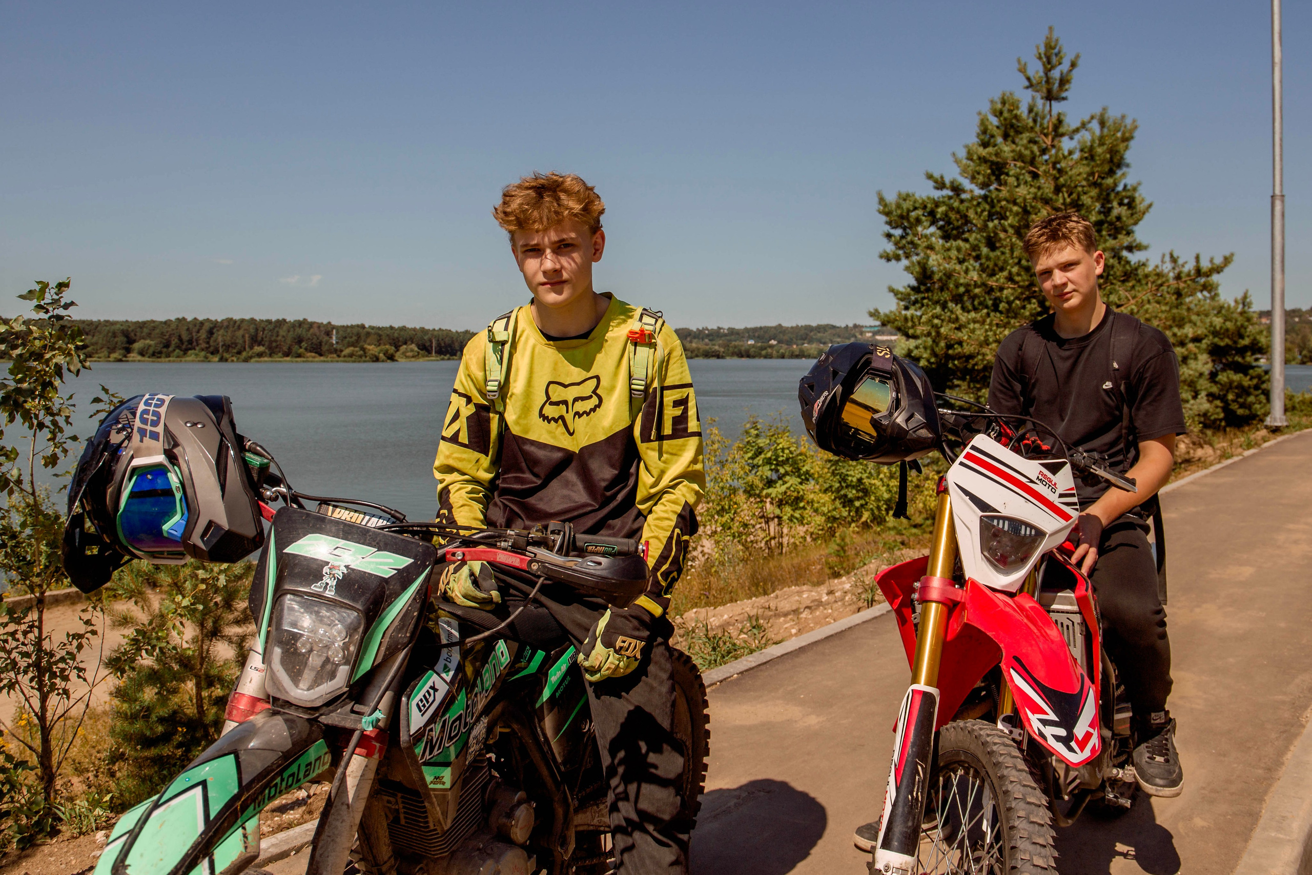 Парни и мотоциклы