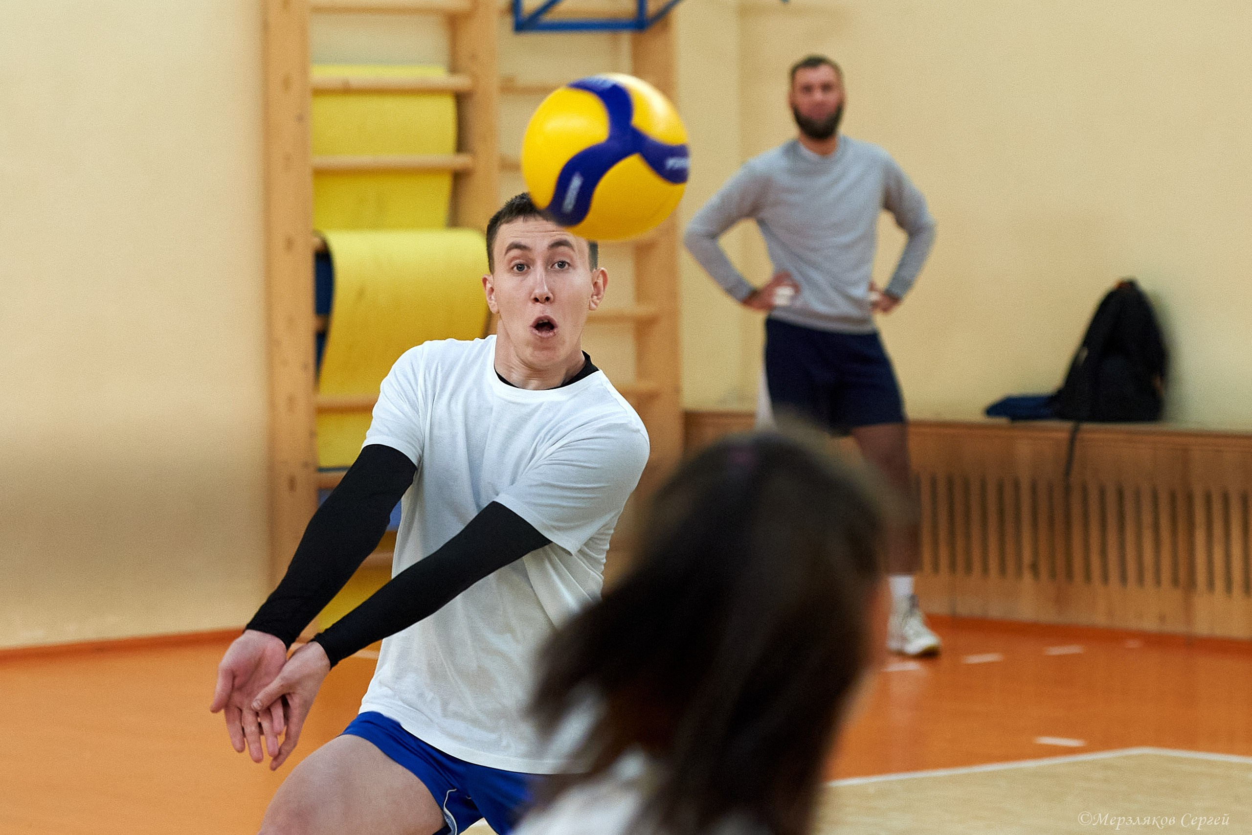Новогодний турнир по волейболу. Ижевск. 15.12.2023. Спортивный репортажный фотограф в Ижевске Сергей Мерзляков